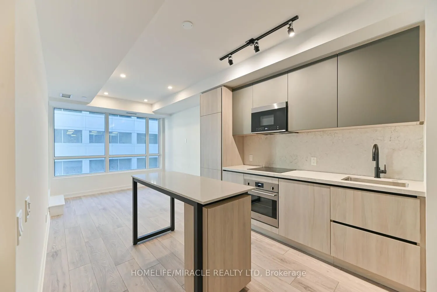 108 Peter Street, #505