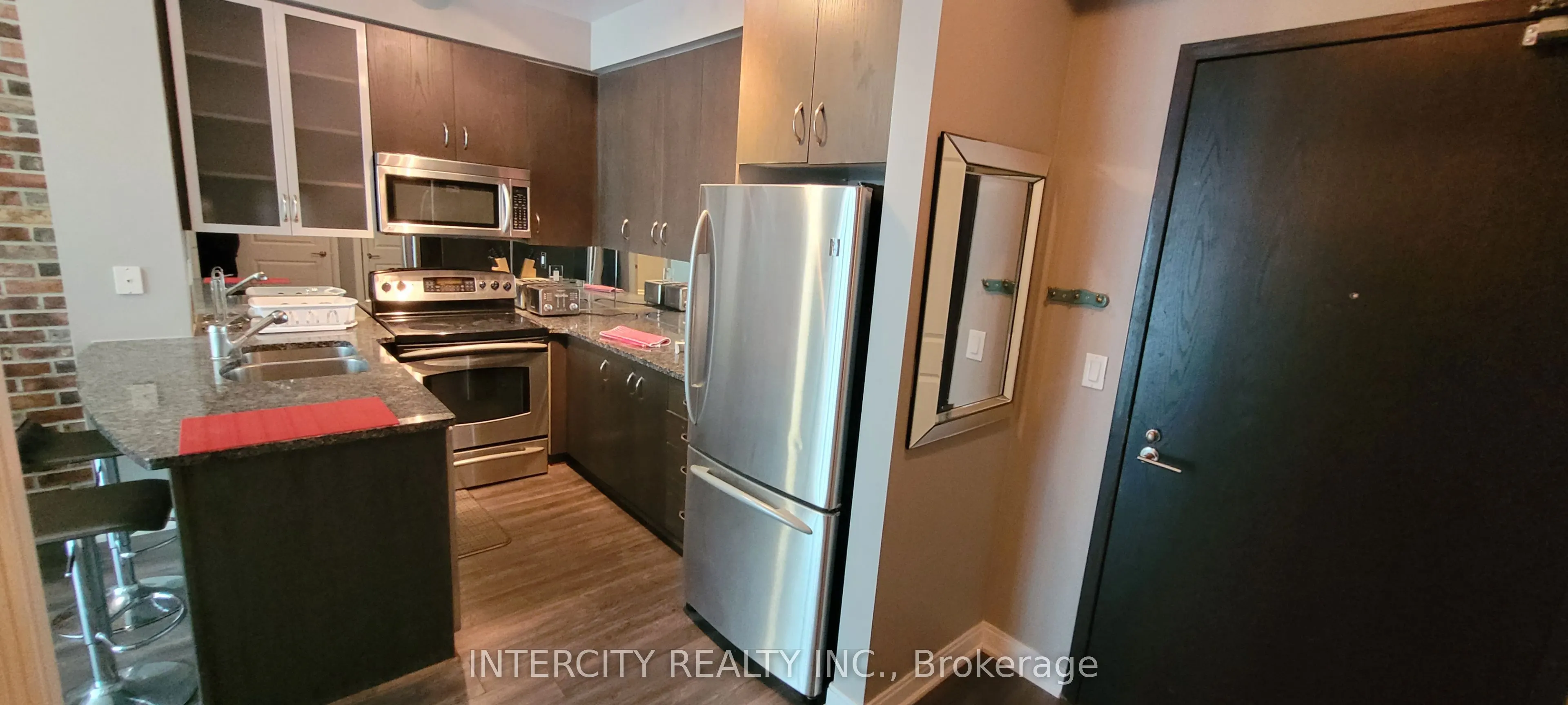 18 Yorkville Avenue, #403