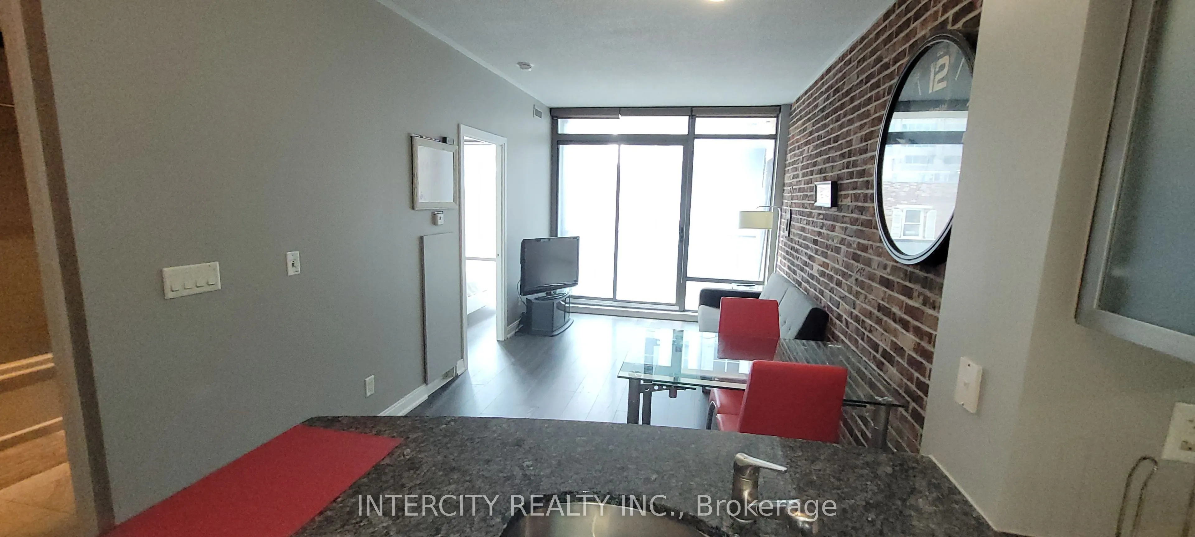 18 Yorkville Avenue, #403