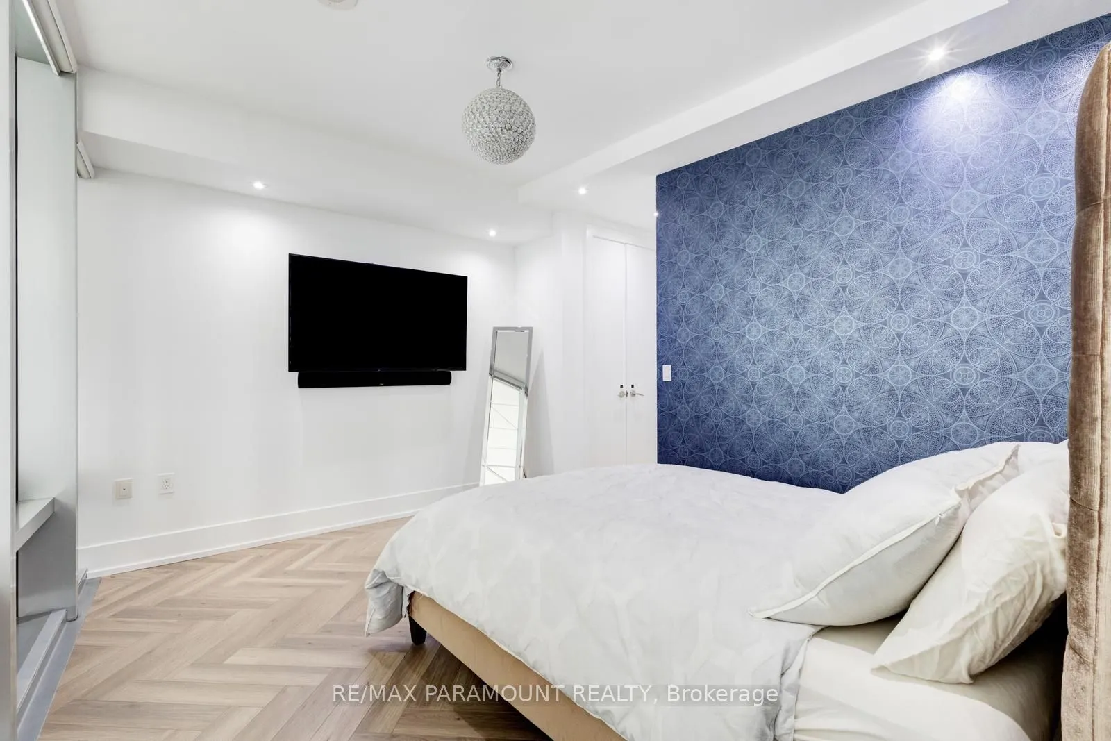 39 Queens Quay E, #1101