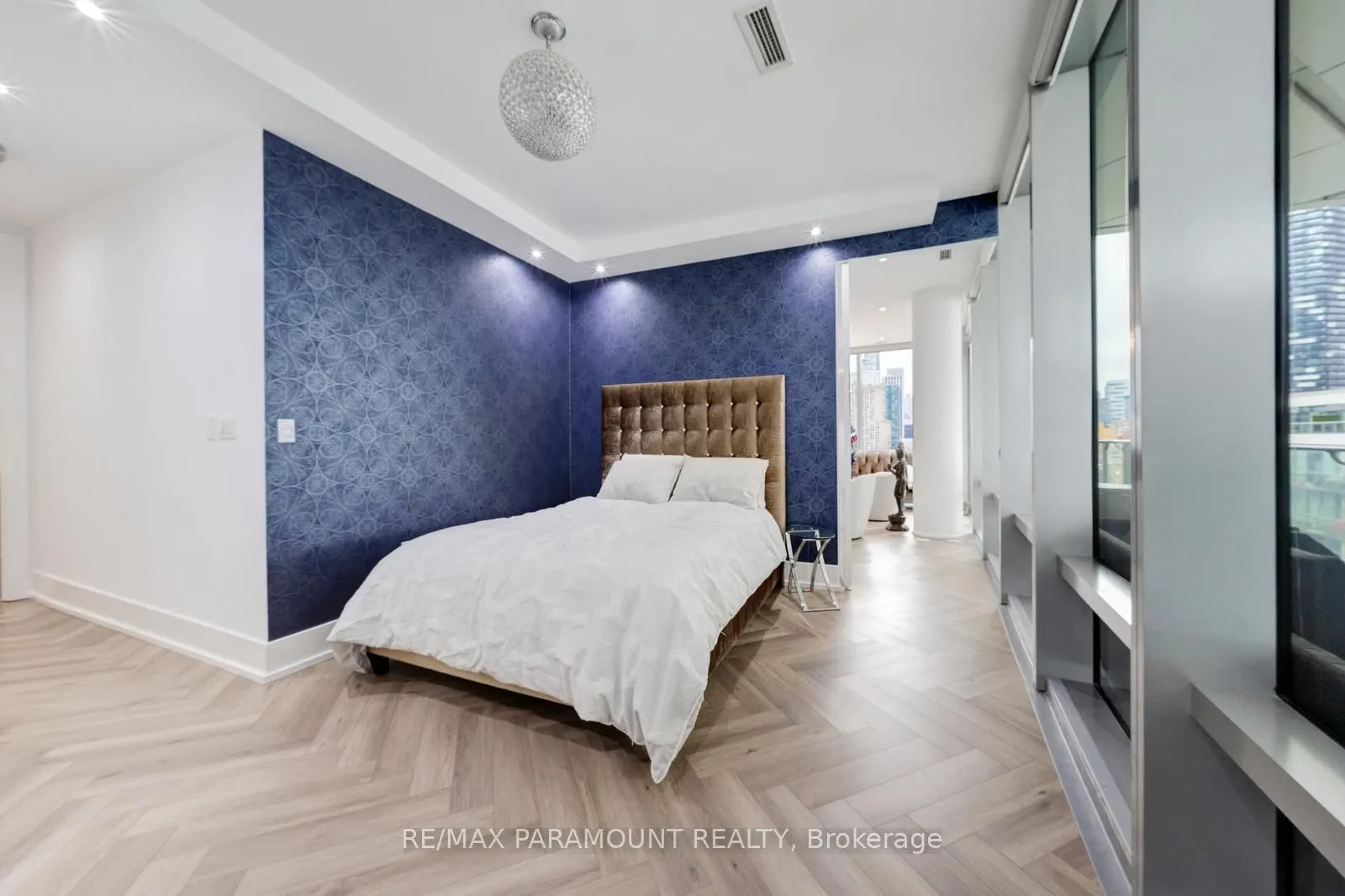 39 Queens Quay E, #1101
