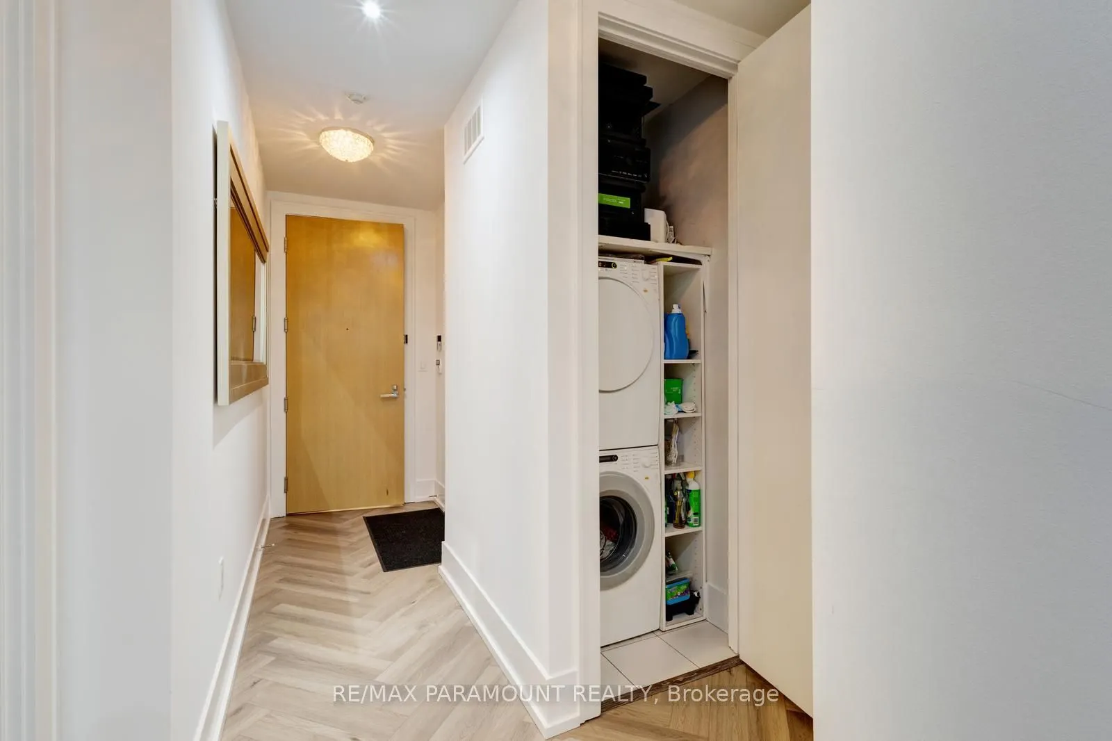 39 Queens Quay E, #1101