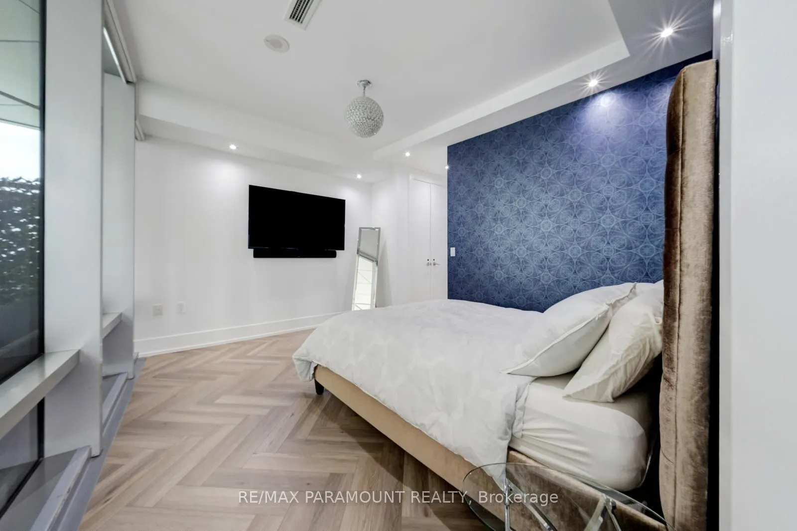 39 Queens Quay E, #1101