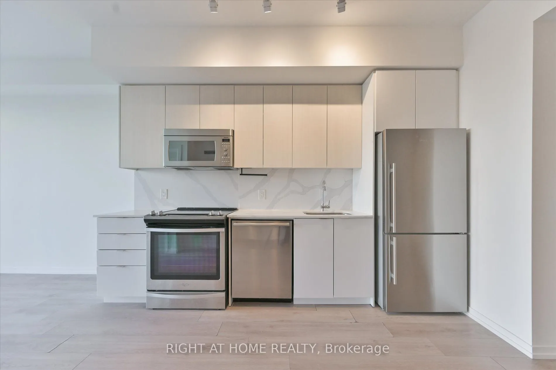 3237 Bayview Avenue, #507