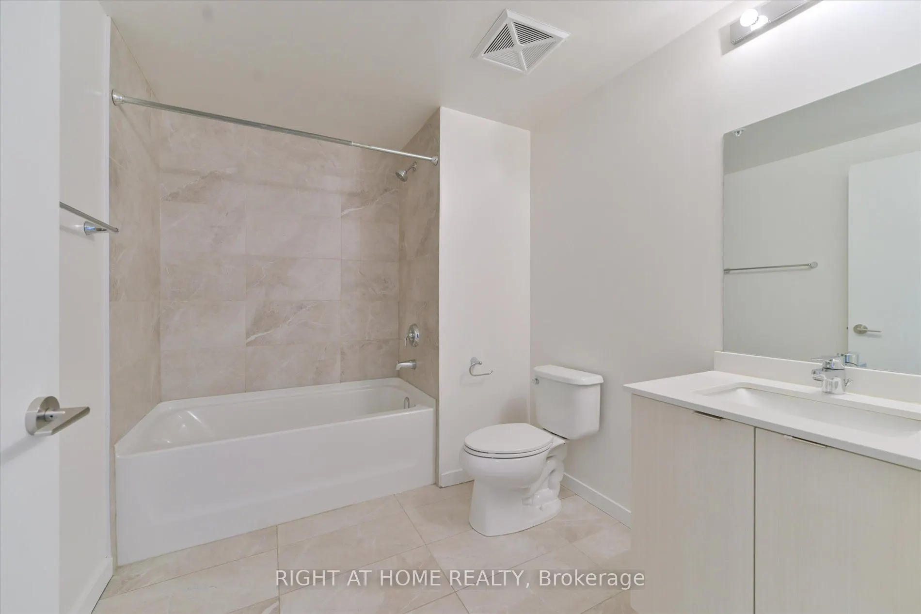 3237 Bayview Avenue, #507
