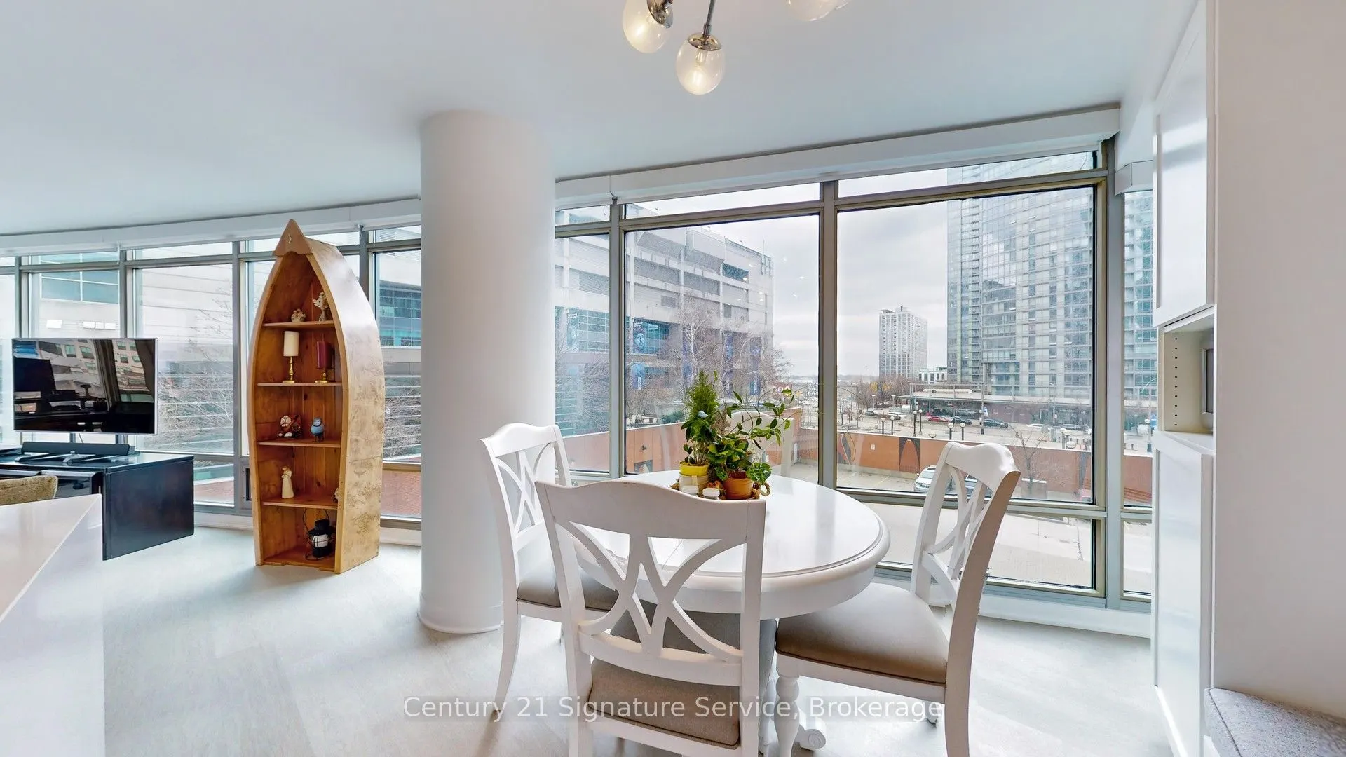 81 Navy Wharf Court, #315