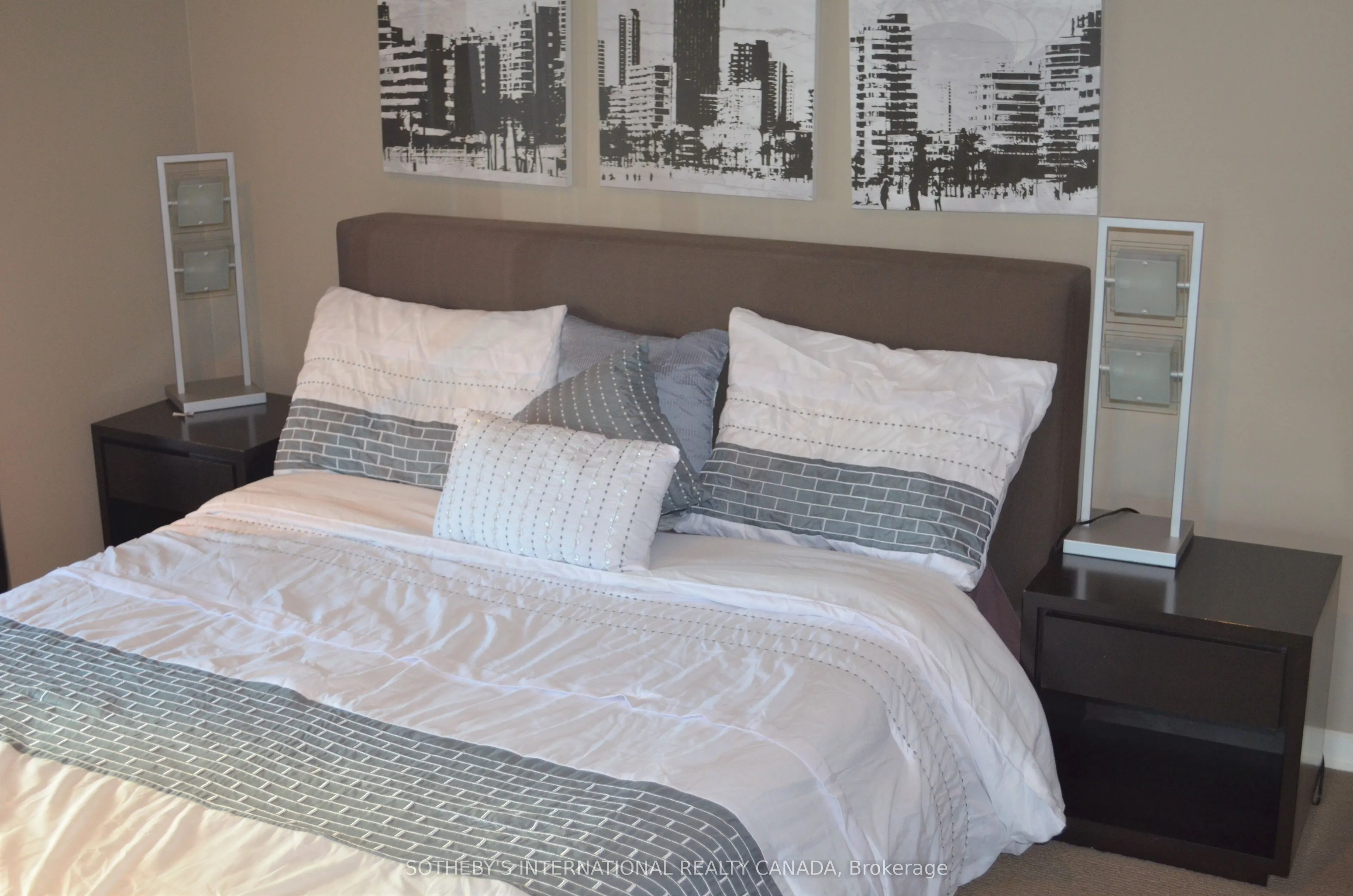 388 Richmond Street W, #725