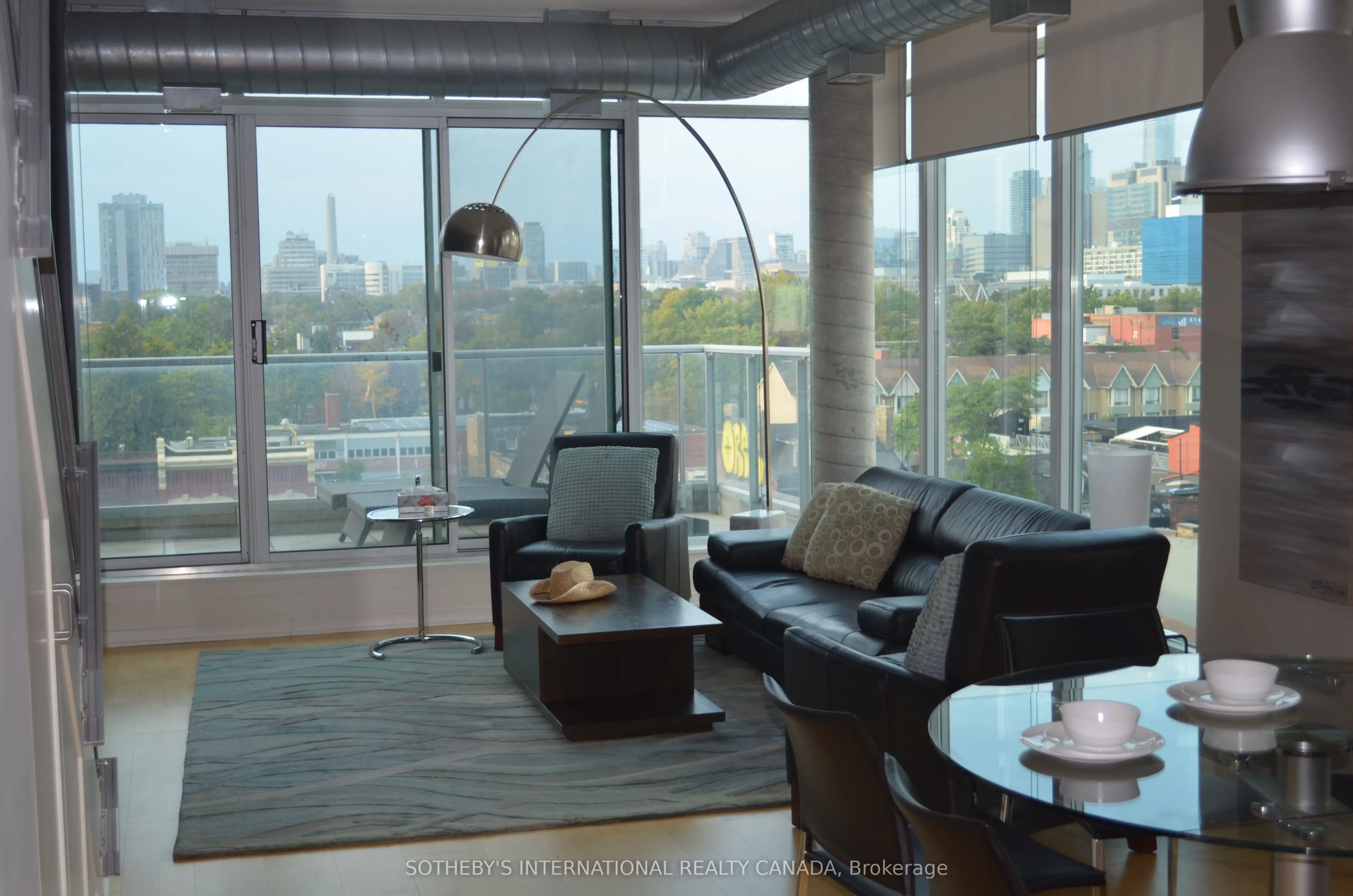 388 Richmond Street W, #725