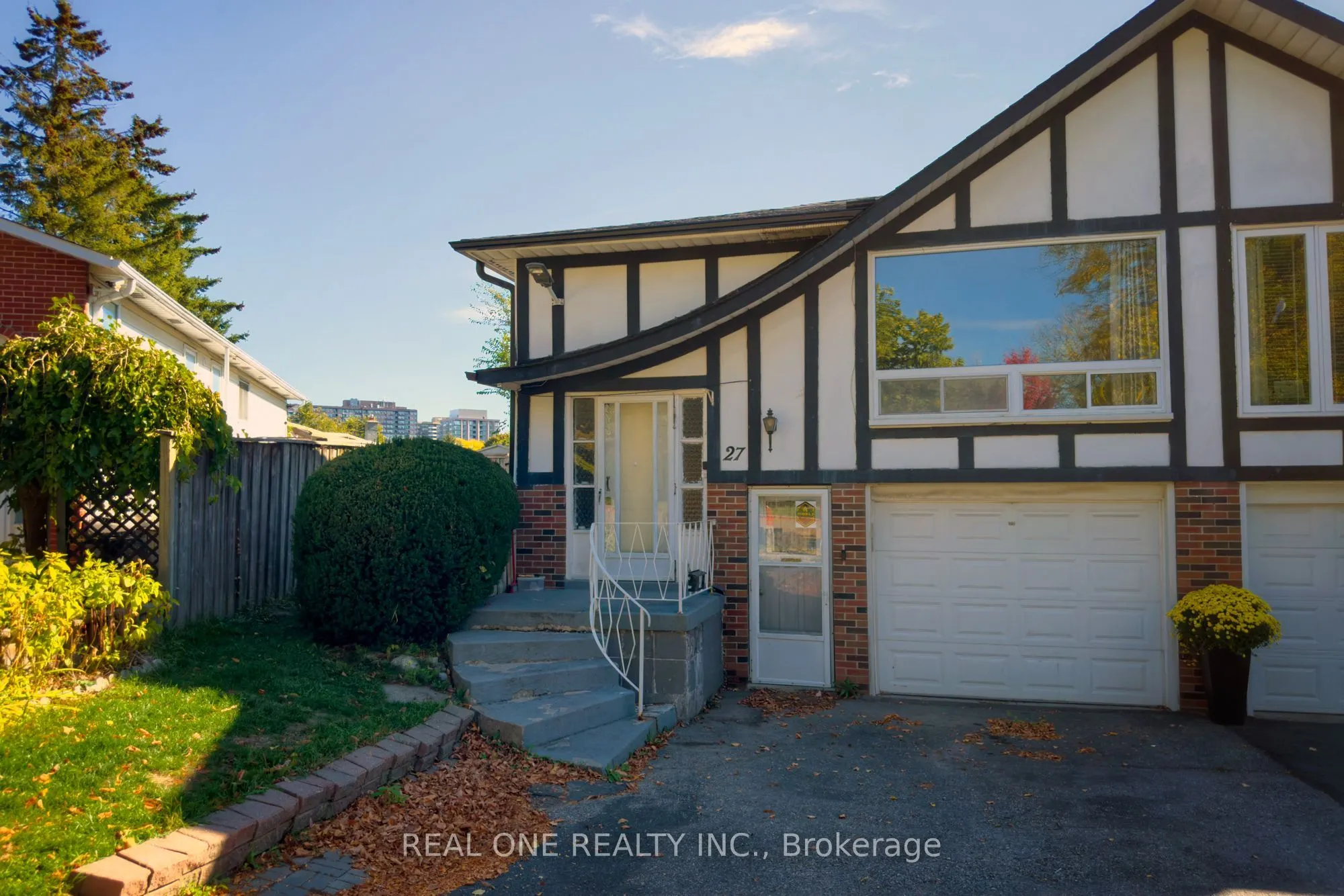 27 Tuscarora Drive, #Upper