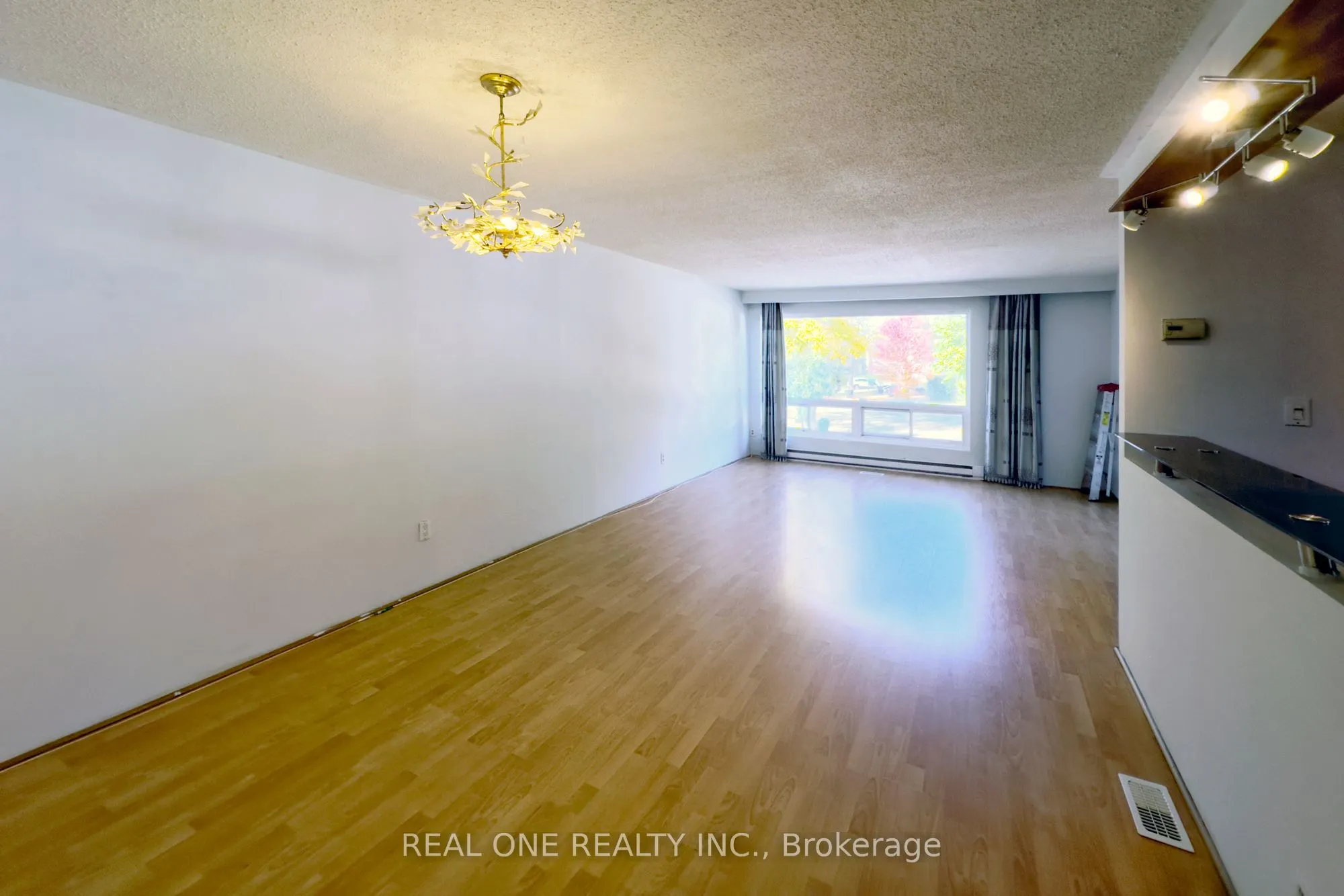 27 Tuscarora Drive, #Upper