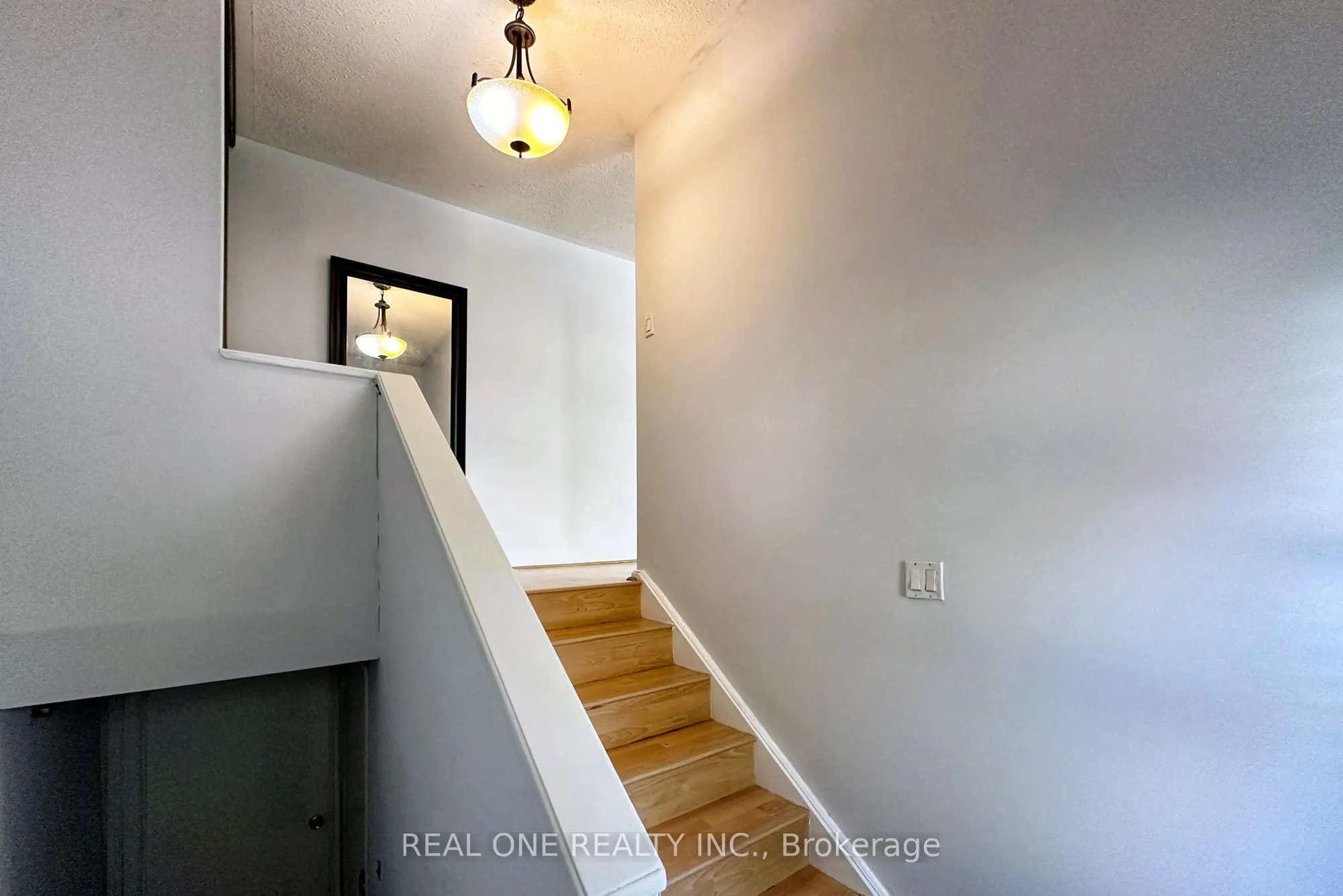 27 Tuscarora Drive, #Upper