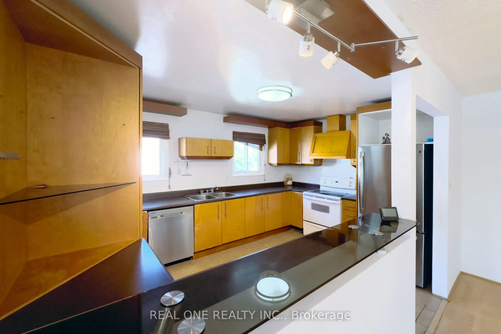 27 Tuscarora Drive, #Upper