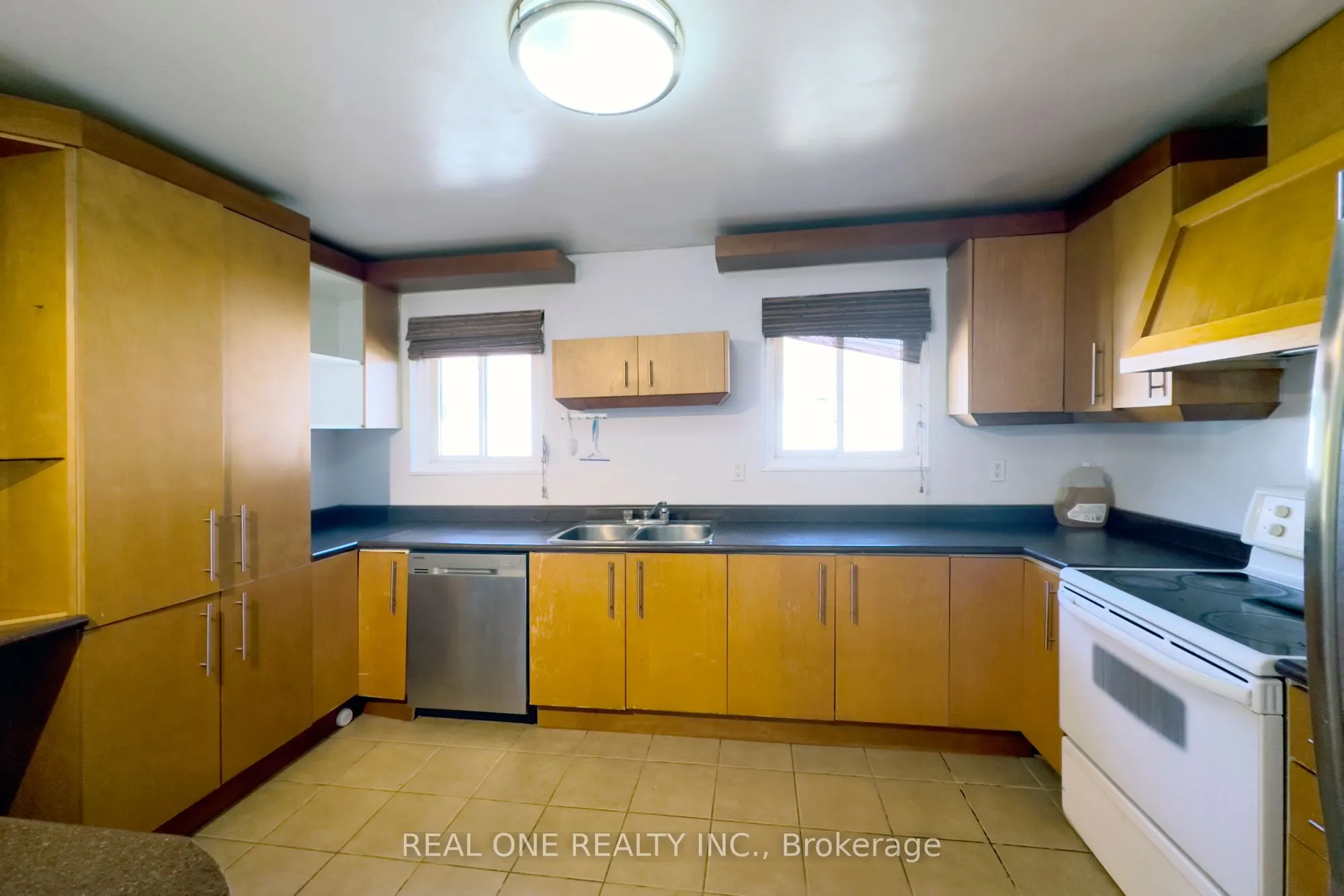 27 Tuscarora Drive, #Upper