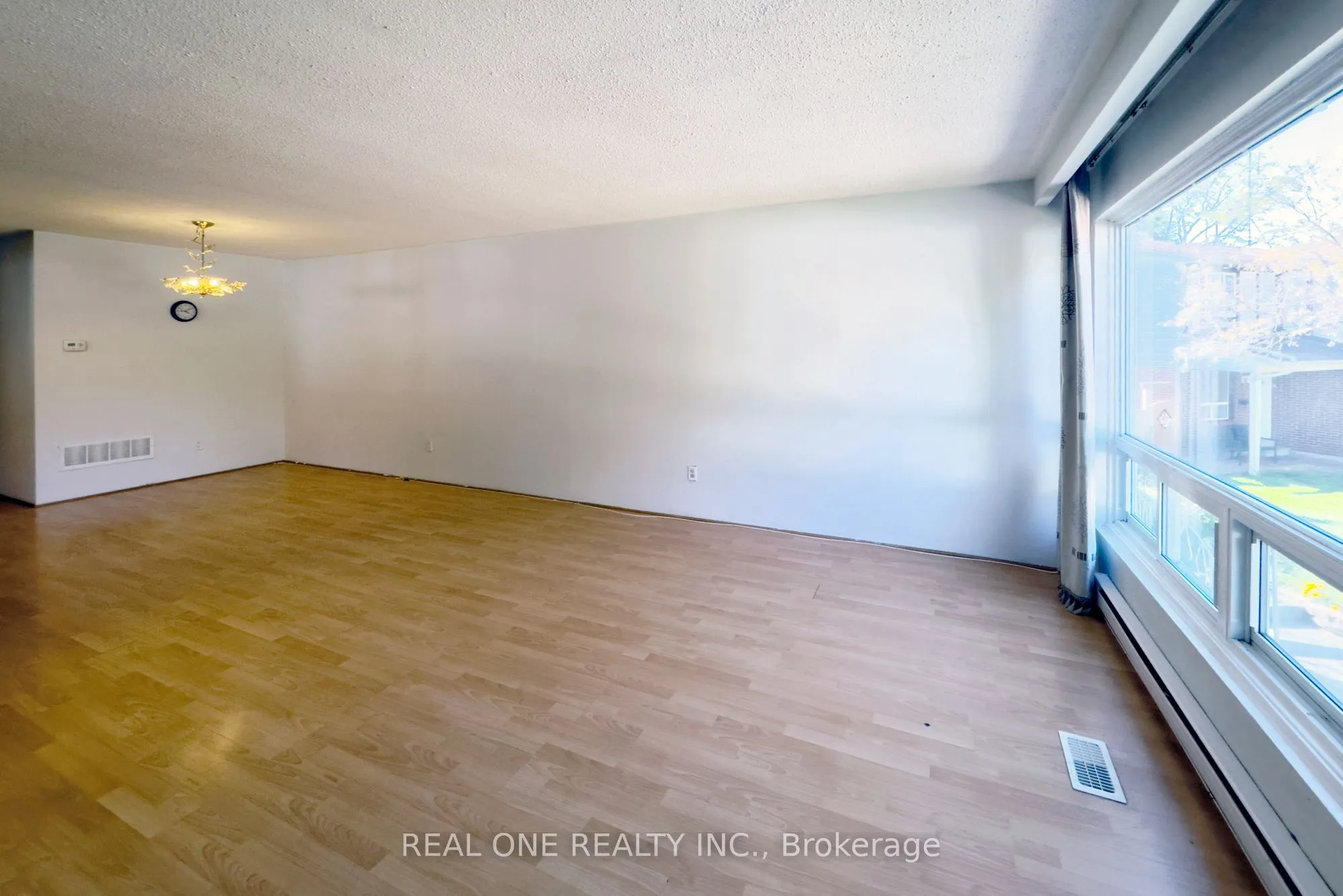 27 Tuscarora Drive, #Upper