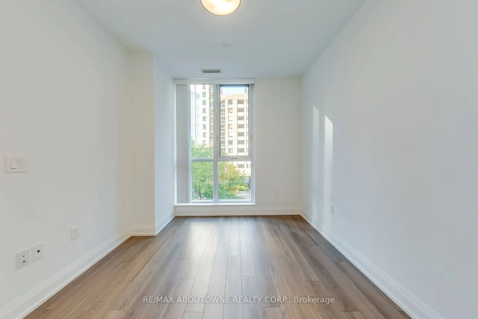 77 Mutual Street, #409