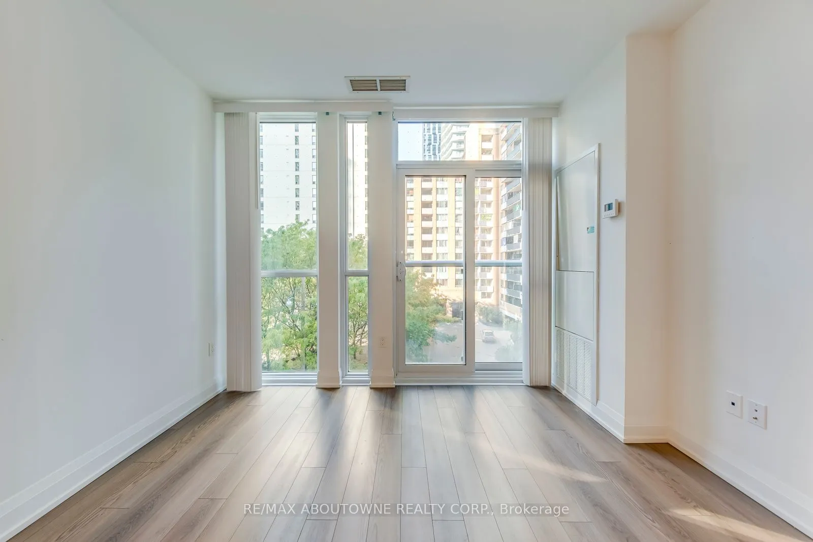 77 Mutual Street, #409