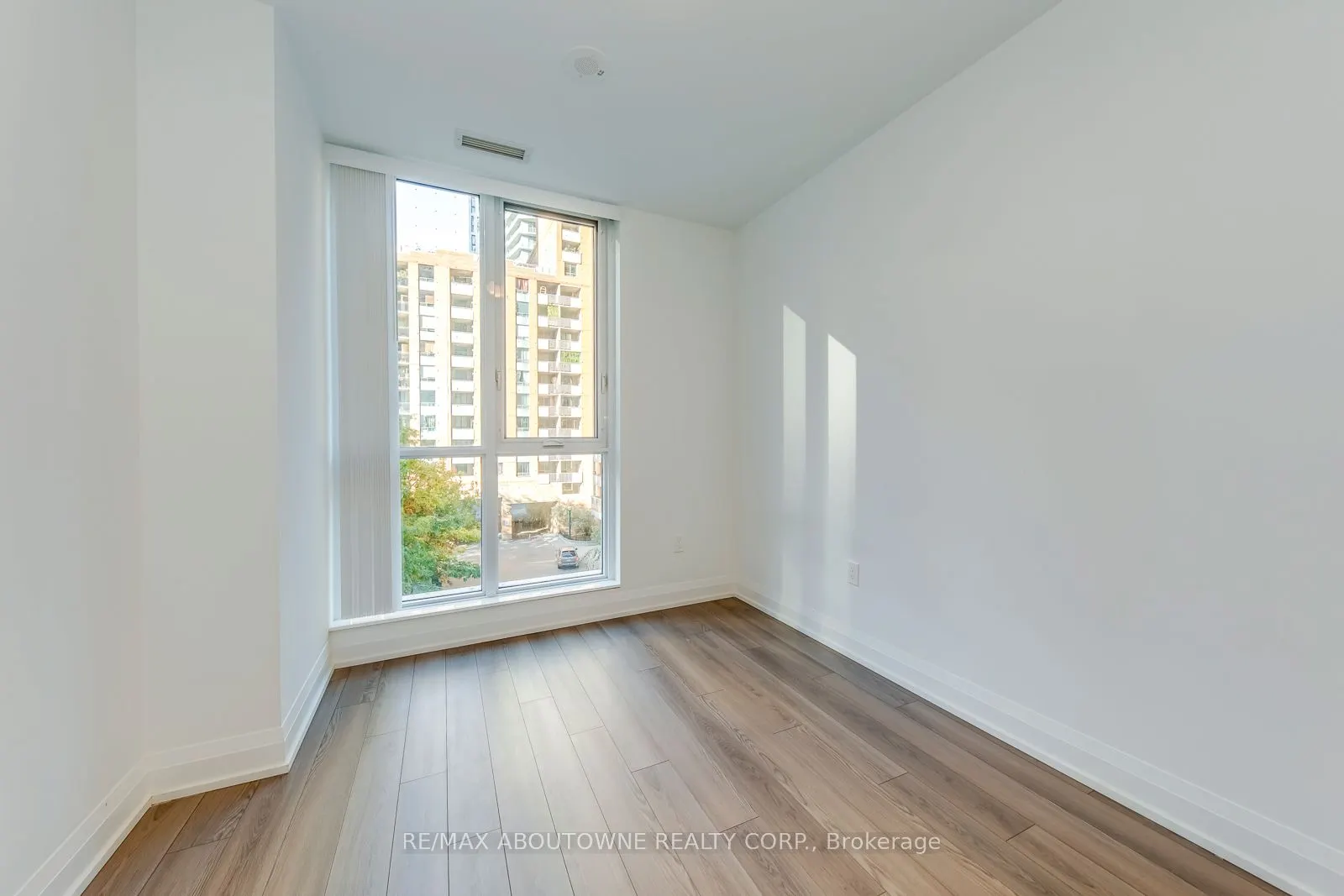 77 Mutual Street, #409