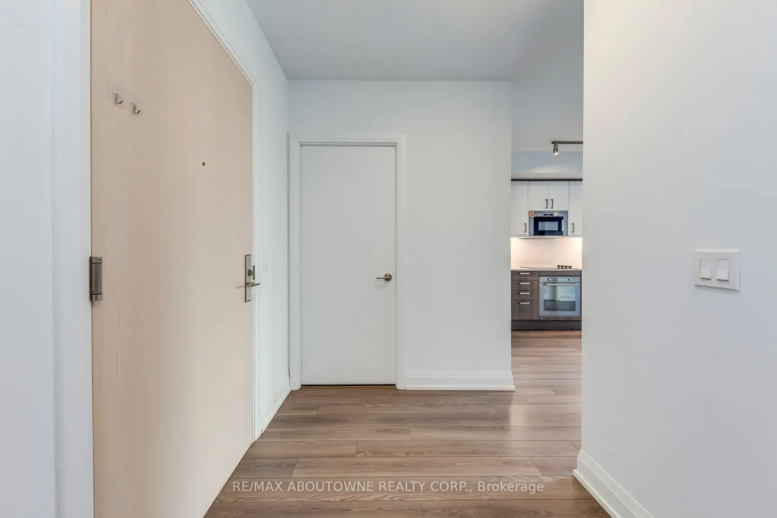 77 Mutual Street, #409