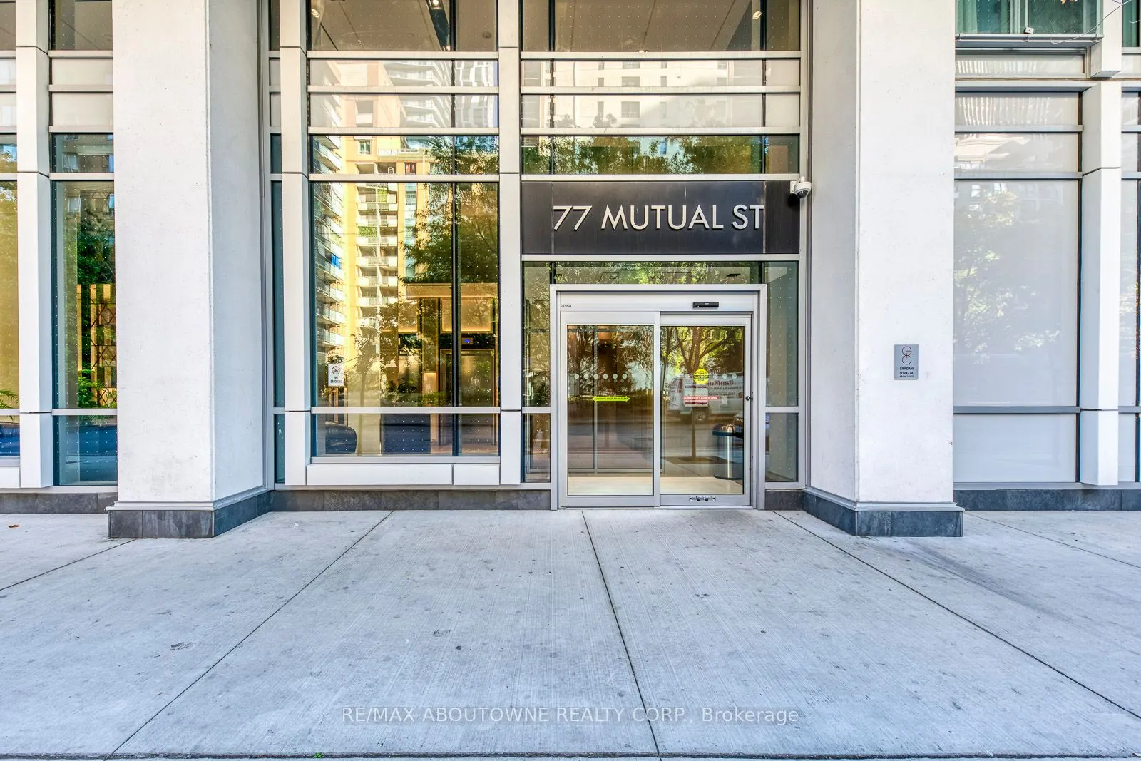 77 Mutual Street, #409