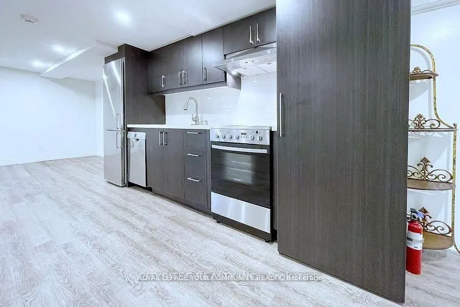 299 Rosewell Avenue E, #Lower