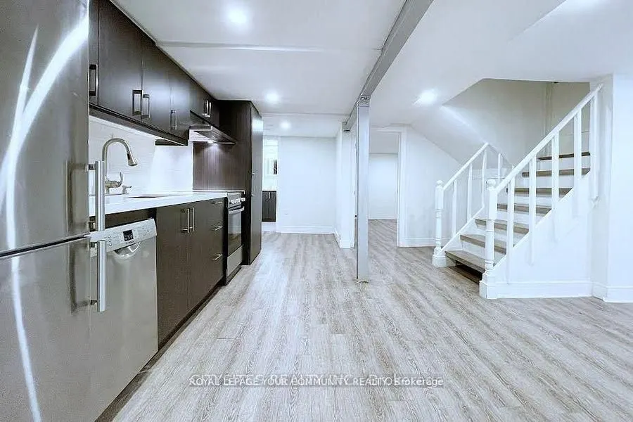 299 Rosewell Avenue E, #Lower