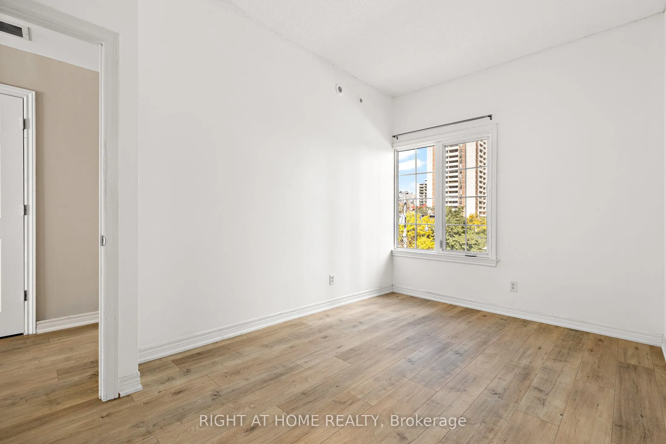 205 Wellesley Street E, #205