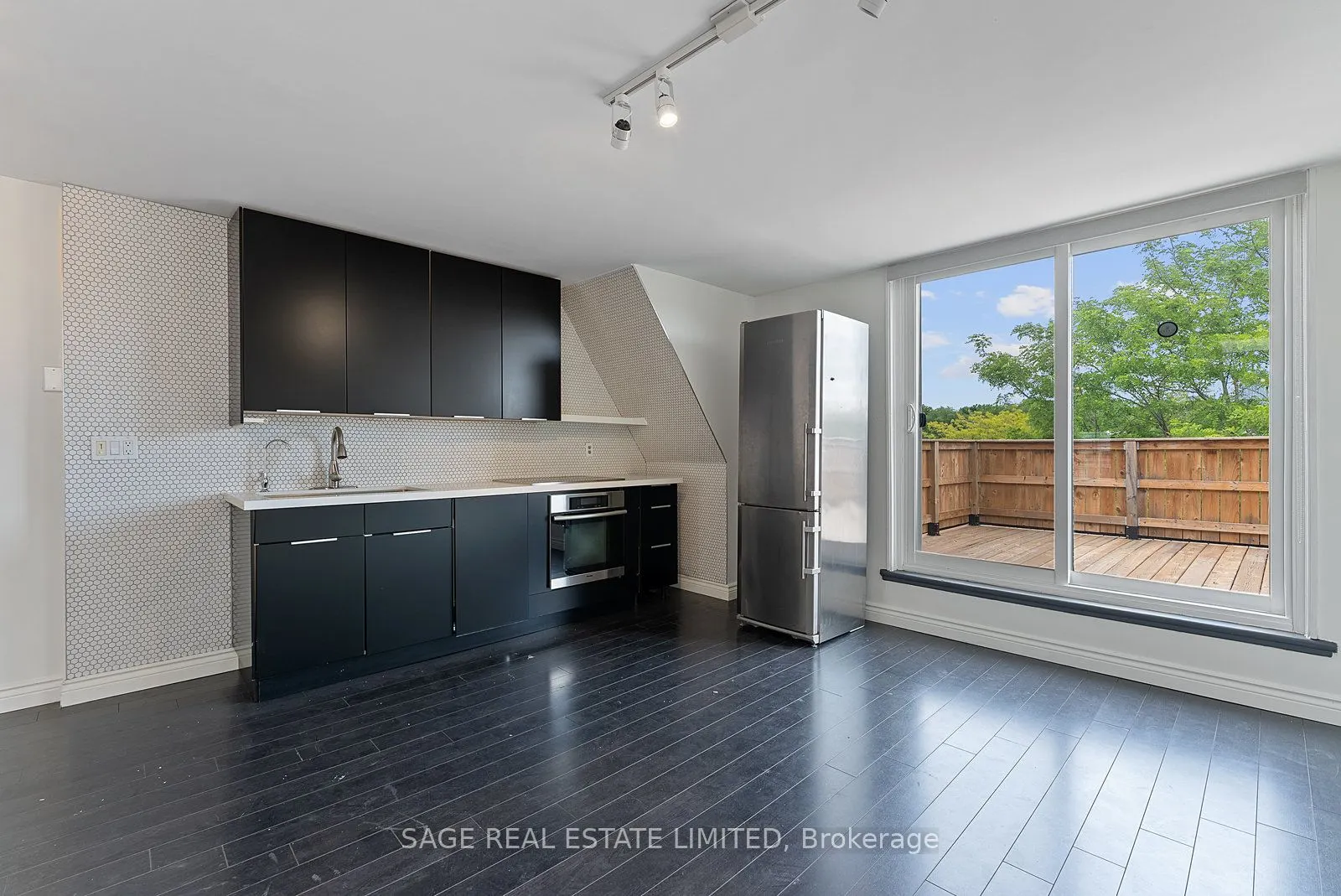 184 Davenport Road, #3rd Fl