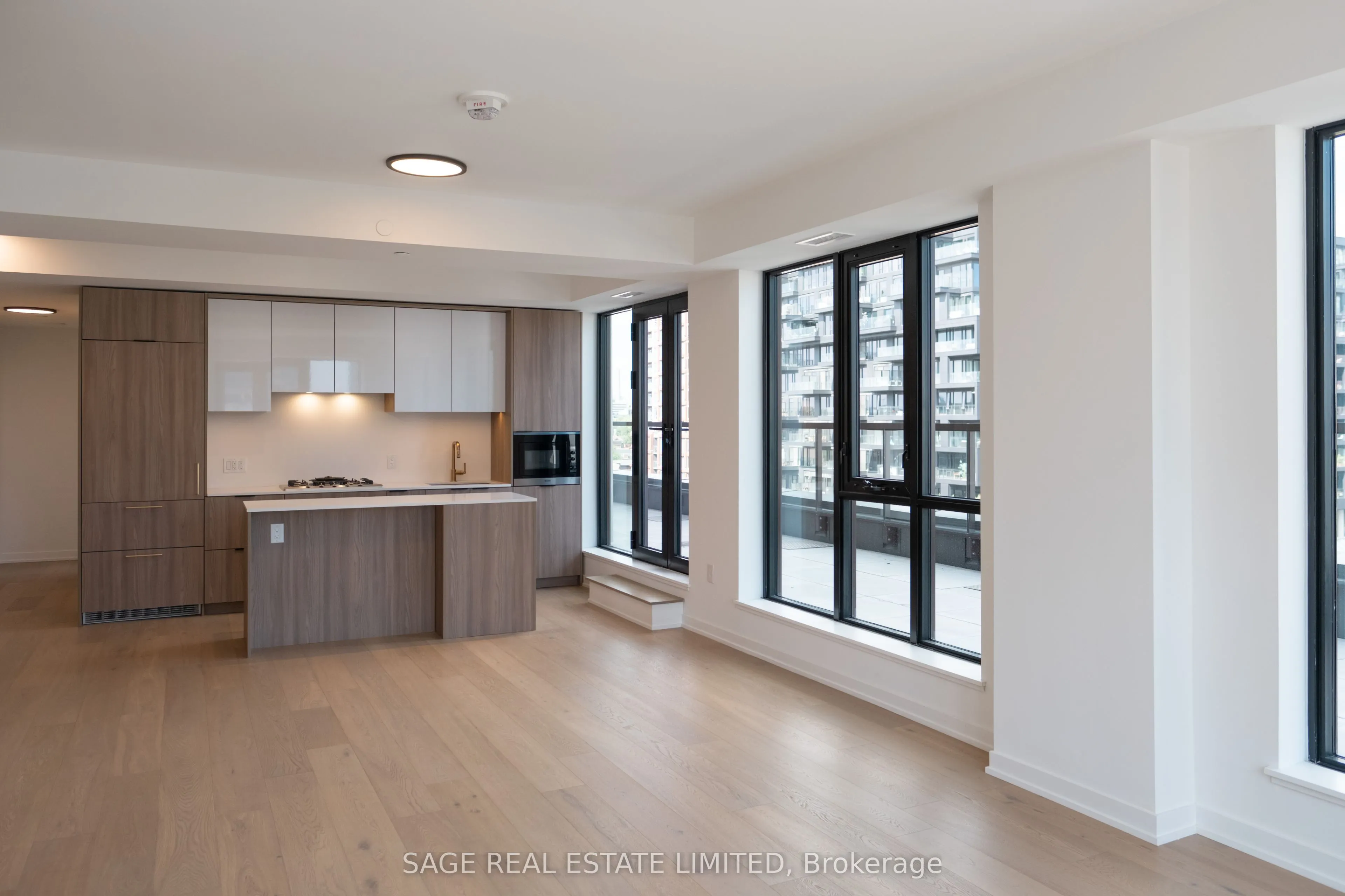 123 Portland Street, #903