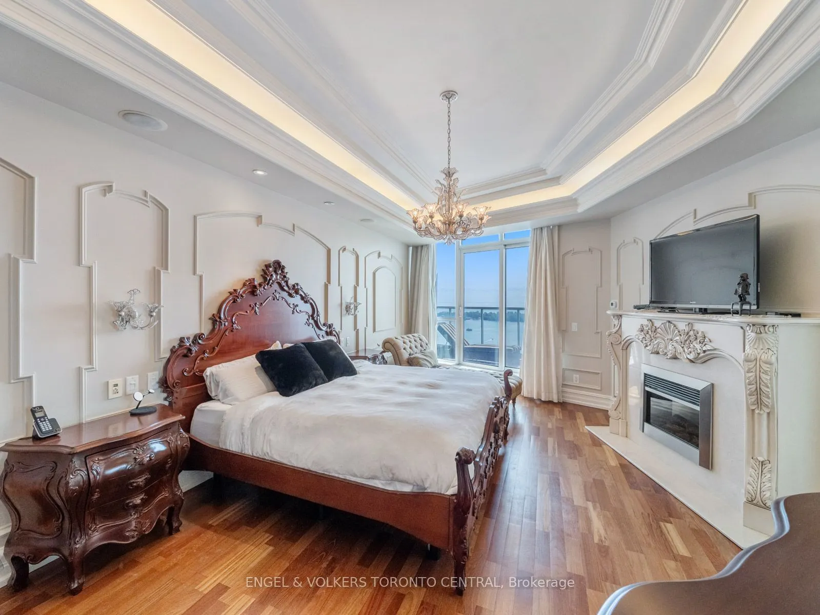 208 Queens Quay W, #Lph4
