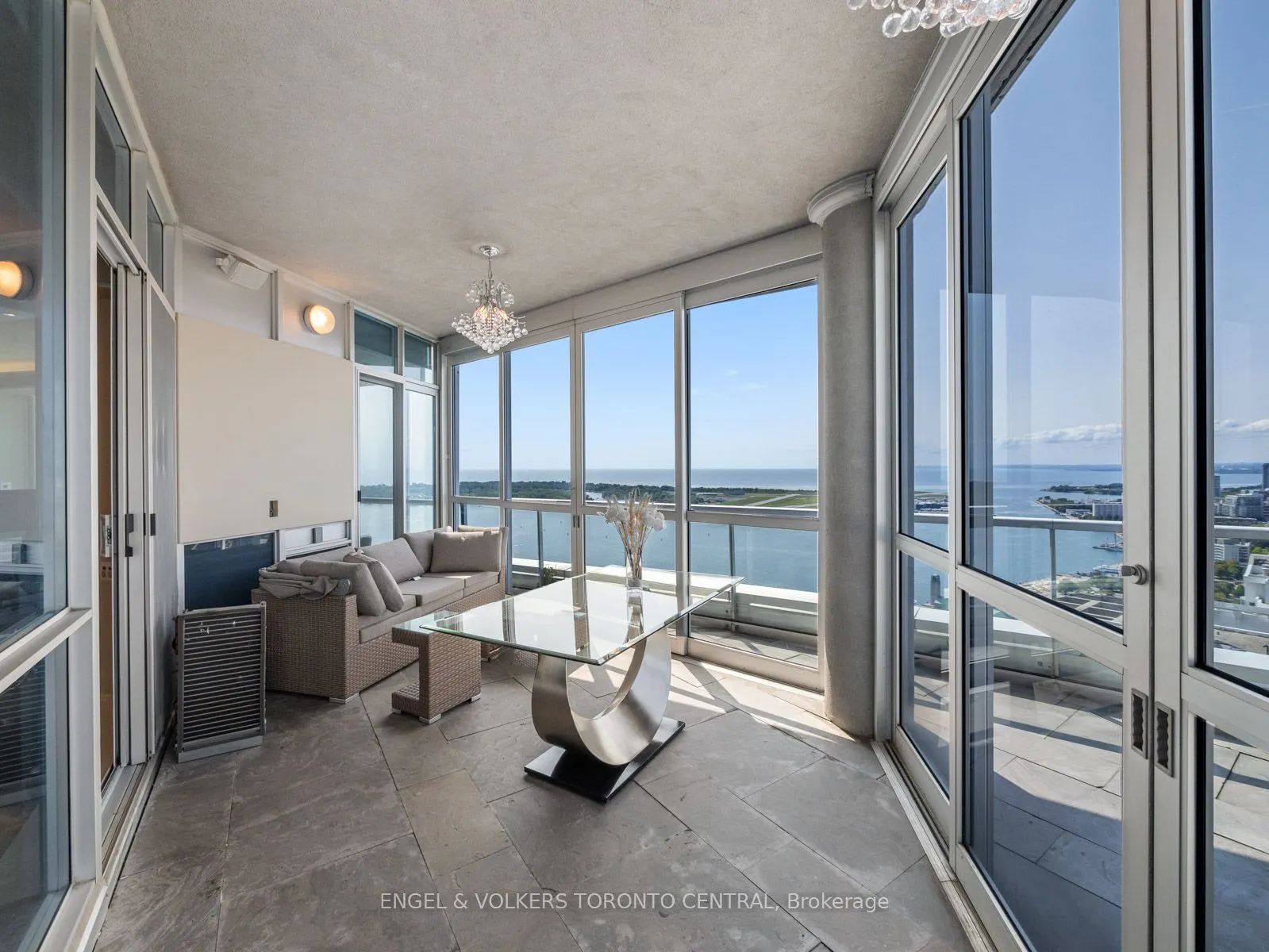 208 Queens Quay W, #Lph4