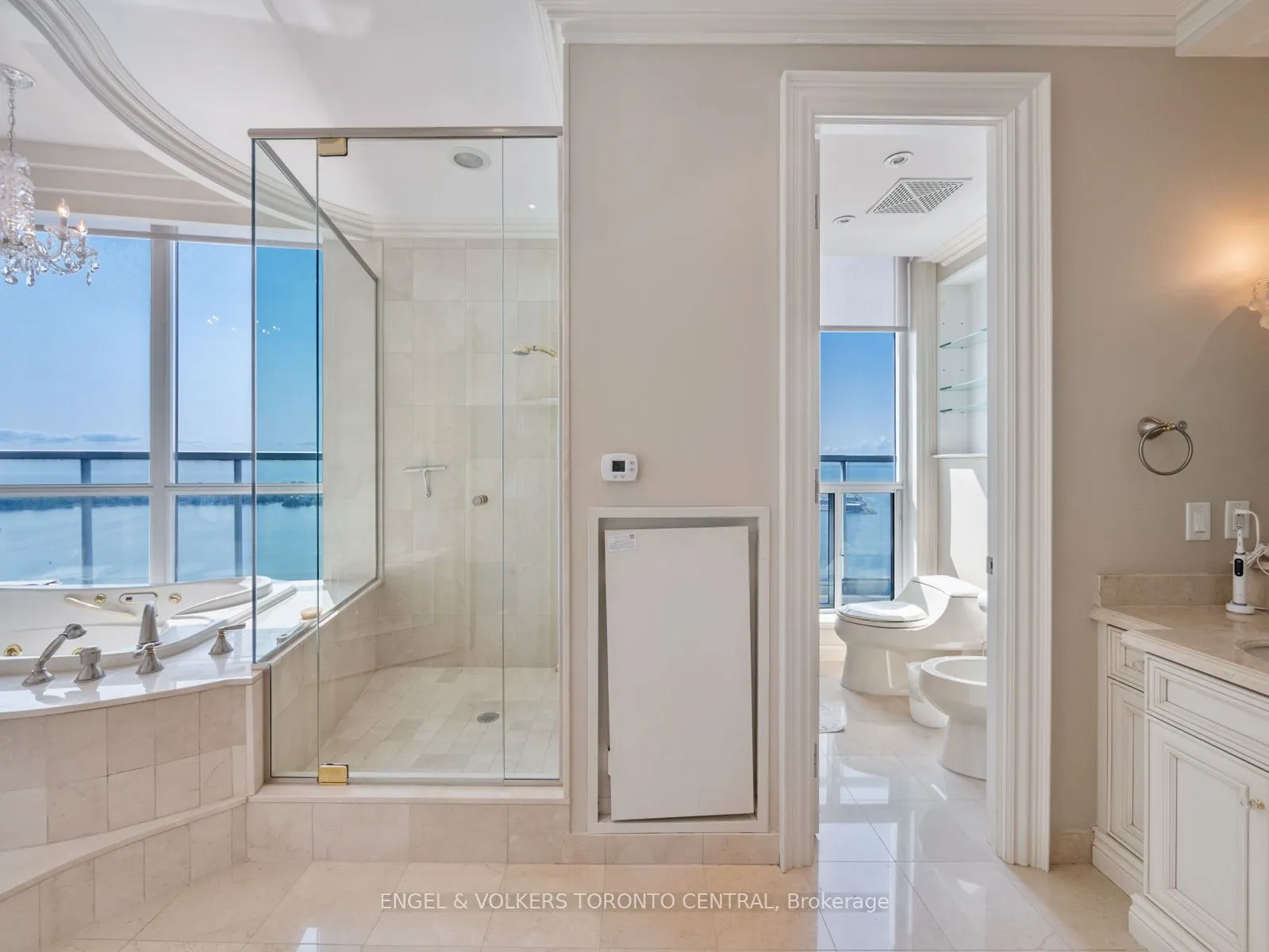 208 Queens Quay W, #Lph4