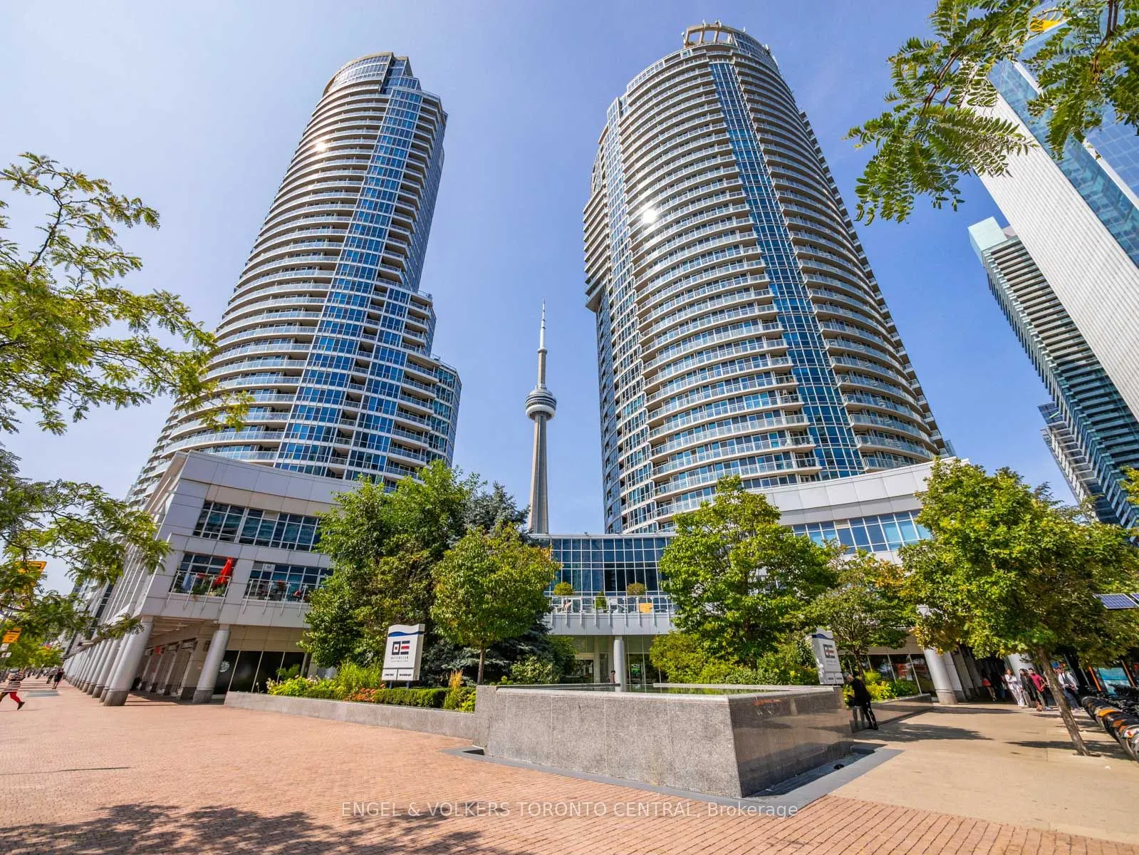 208 Queens Quay W, #Lph4