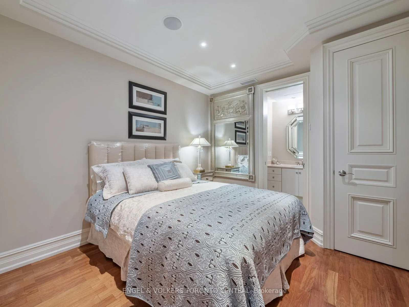 208 Queens Quay W, #Lph4