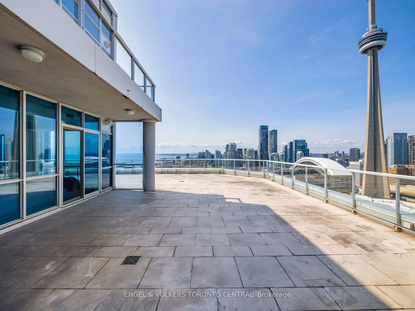 208 Queens Quay W, #Lph4