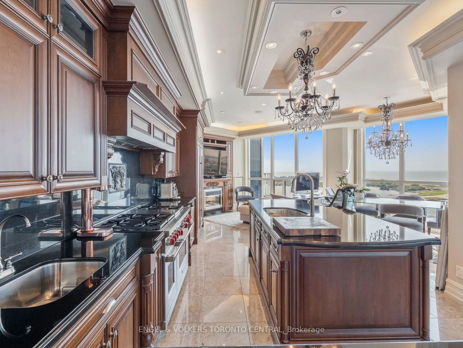 208 Queens Quay W, #Lph4