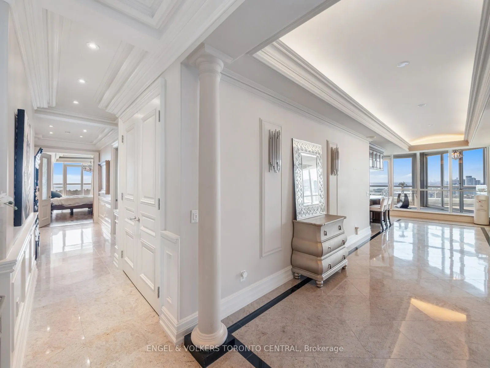 208 Queens Quay W, #Lph4