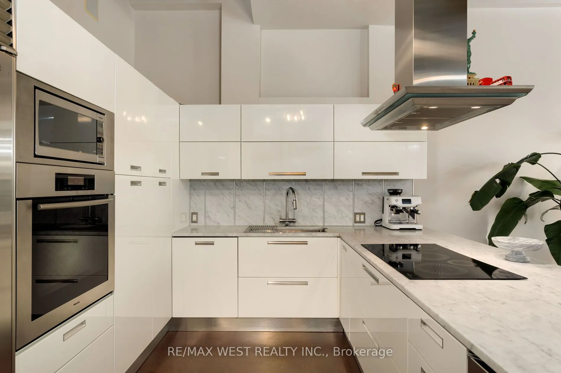 43 Hanna Avenue, #115