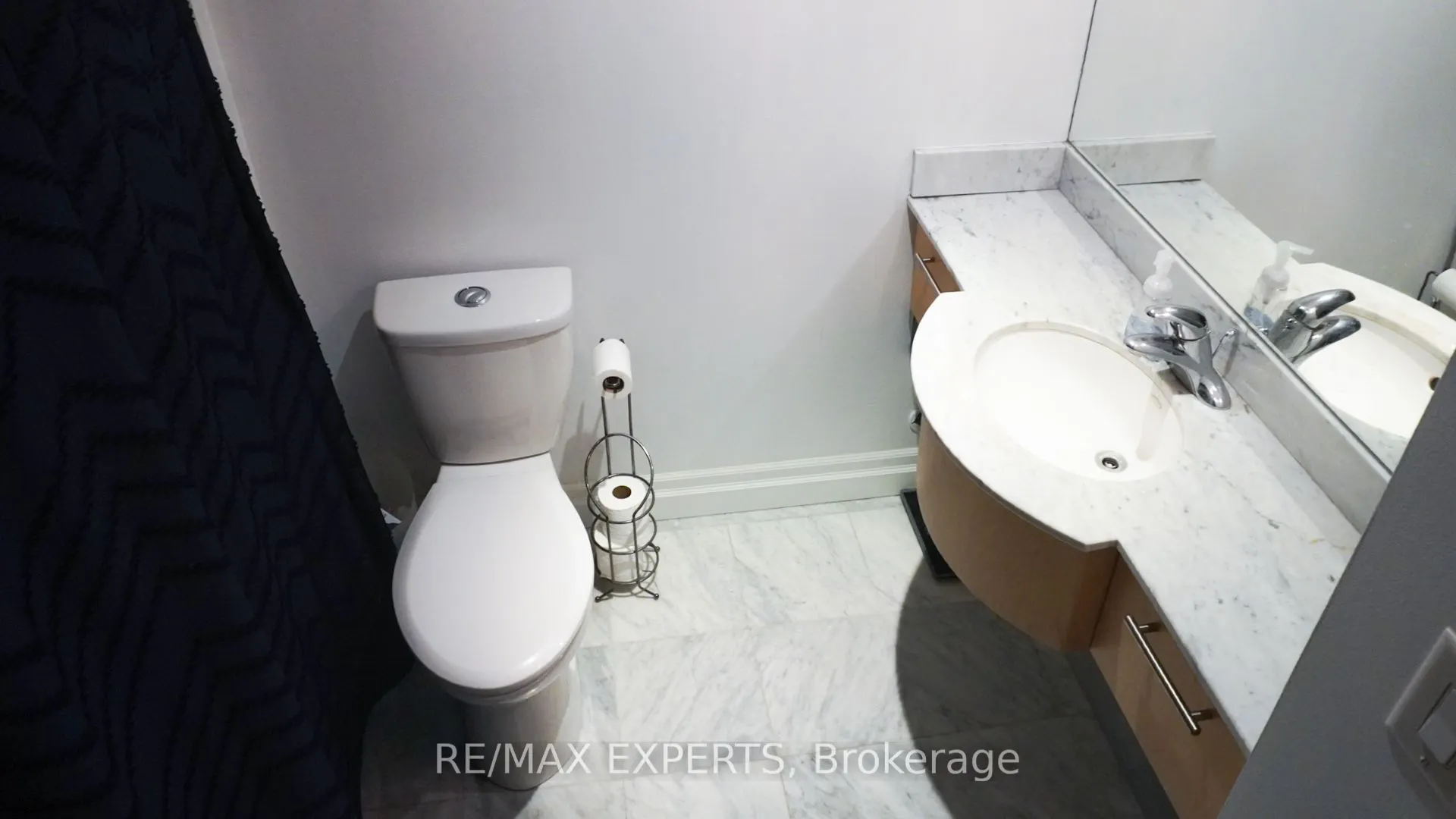 350 Wellington Street W, #M30