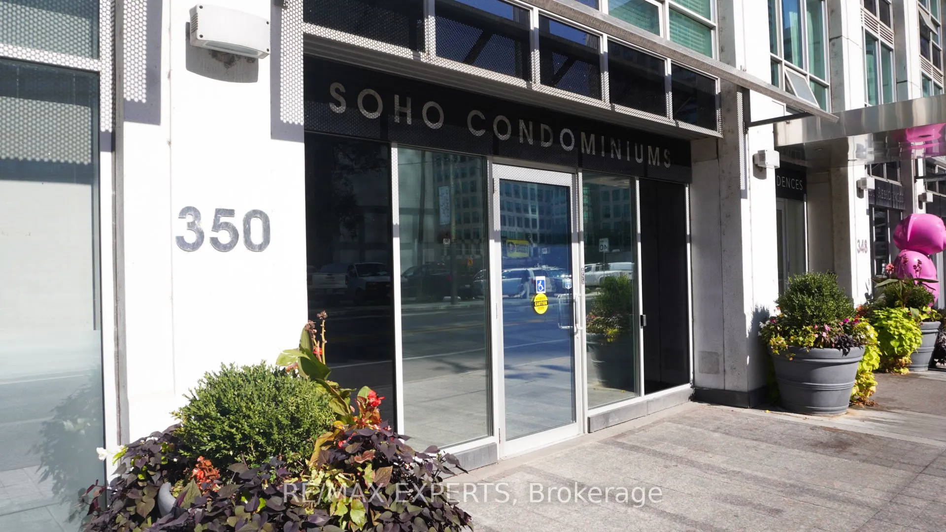 350 Wellington Street W, #M30
