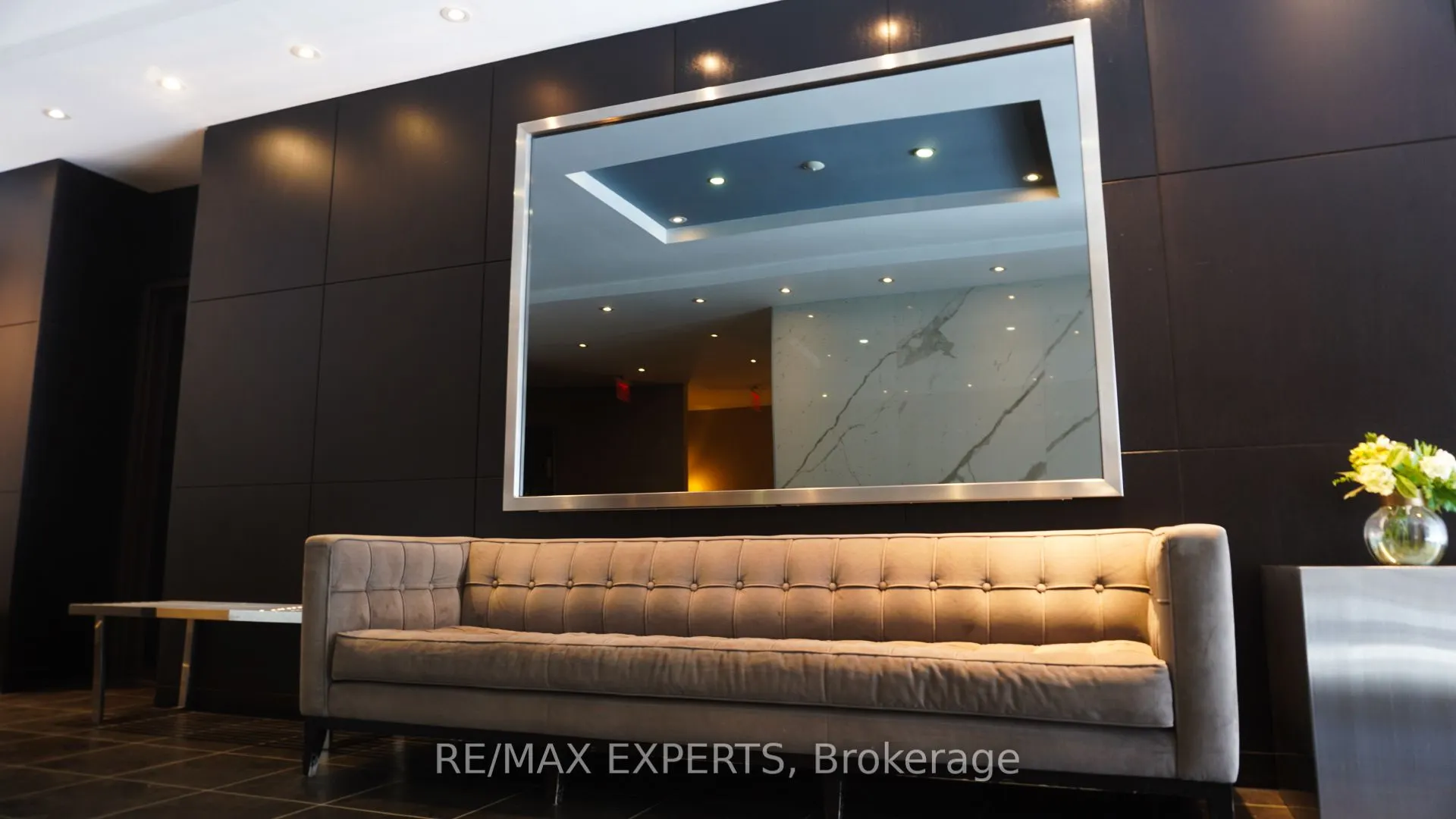 350 Wellington Street W, #M30