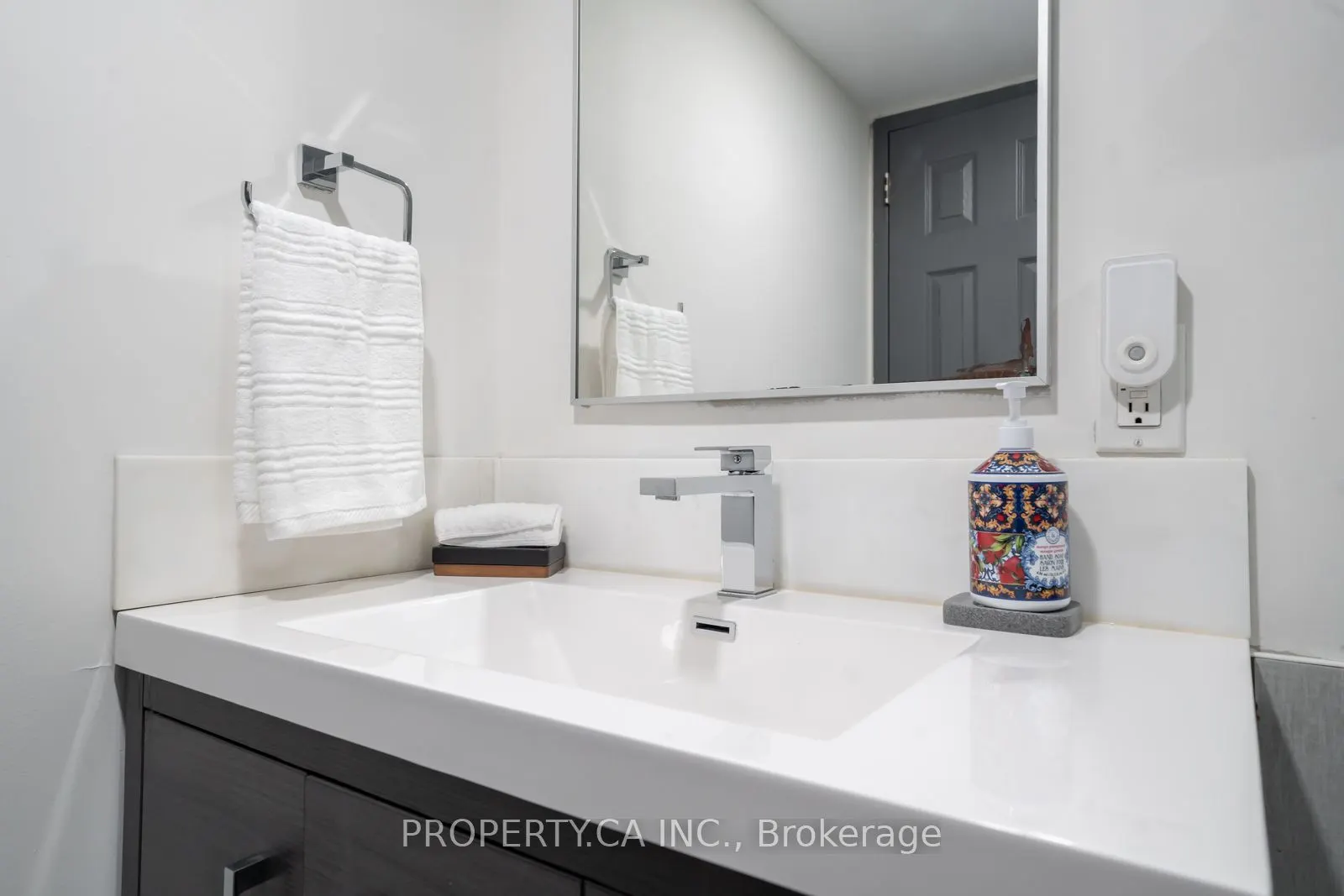 5949 Yonge Street, #806