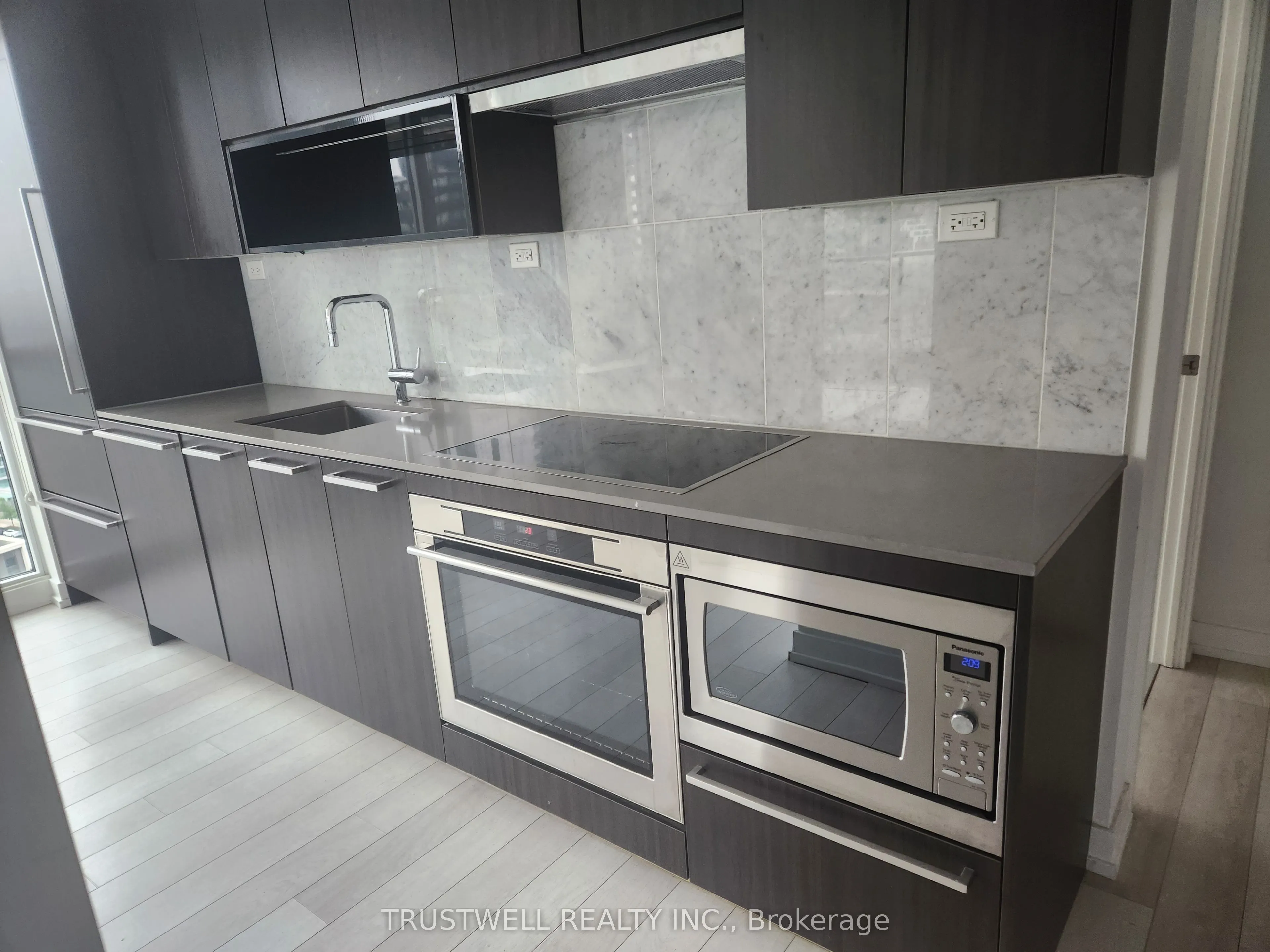 115 Mcmahon Drive, #1803
