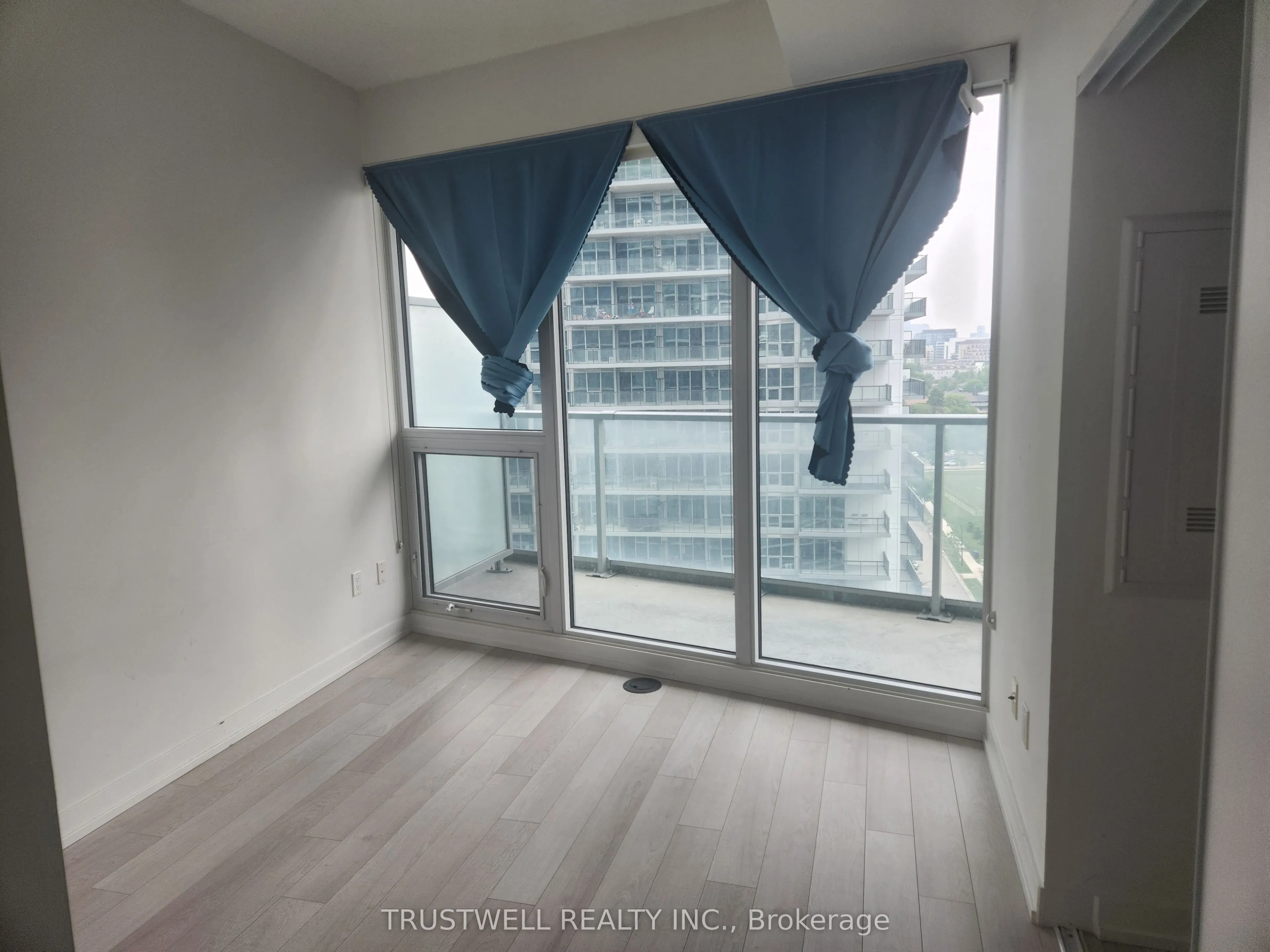 115 Mcmahon Drive, #1803