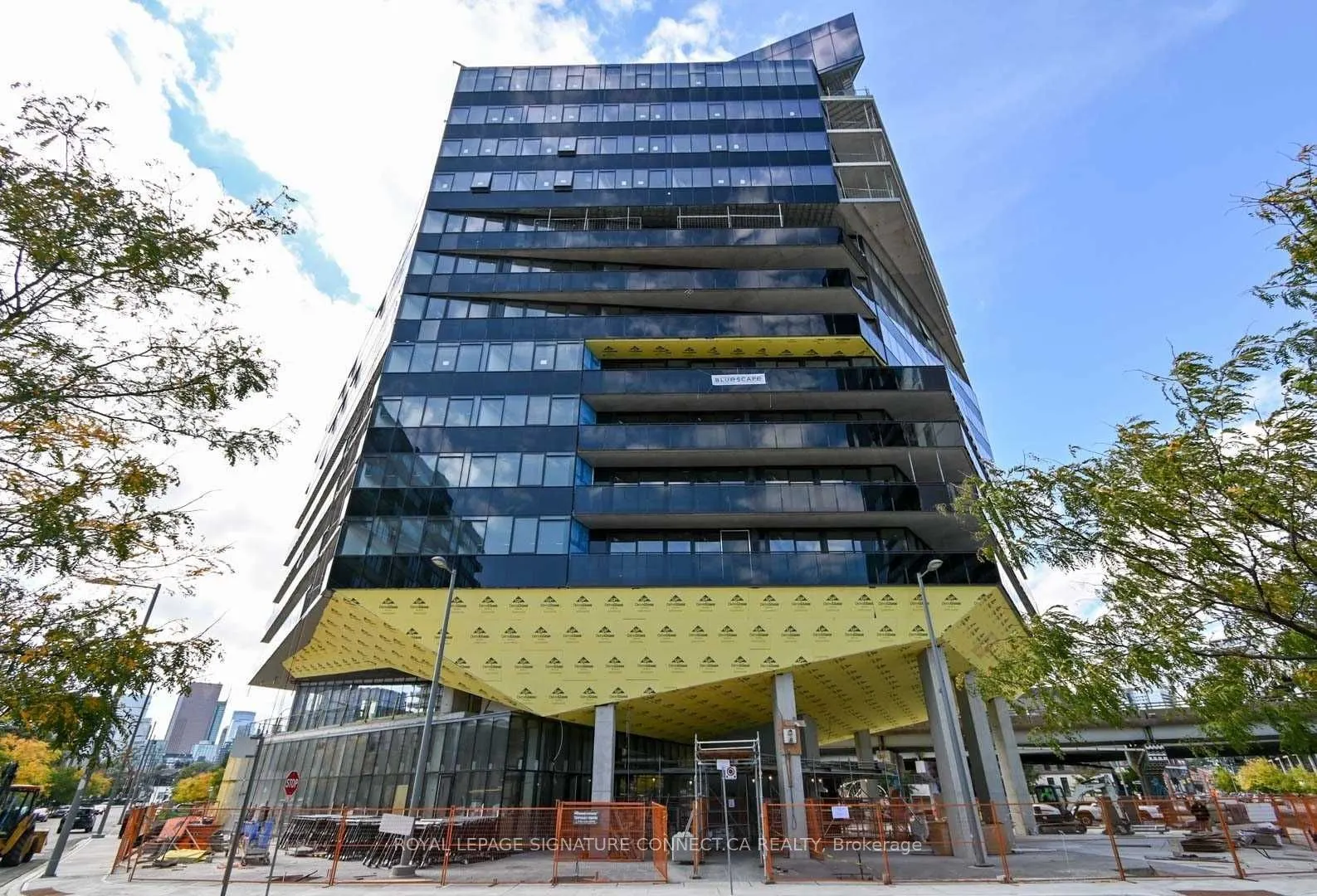 21 Lawren Harris Square, #414