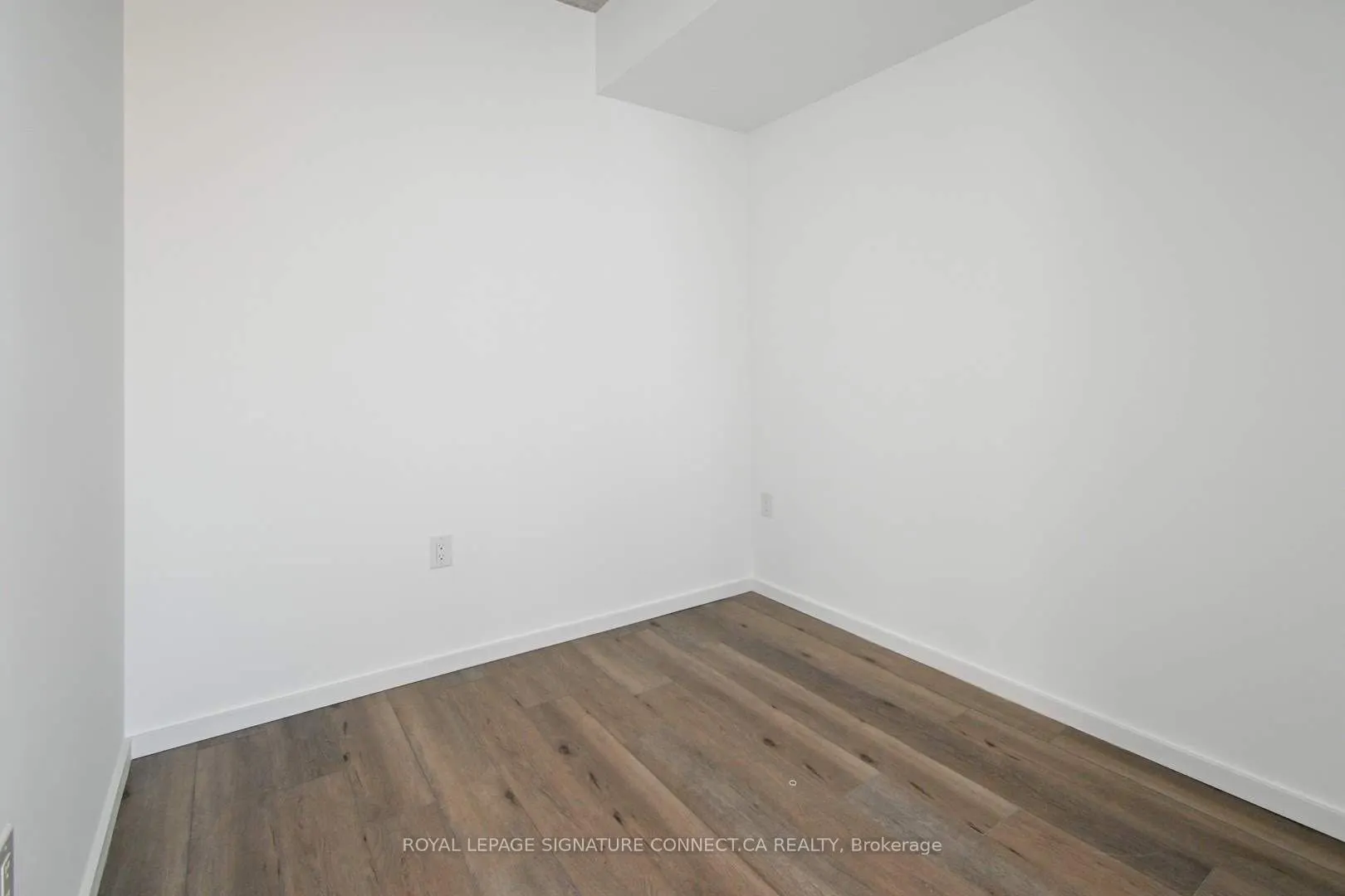 21 Lawren Harris Square, #414