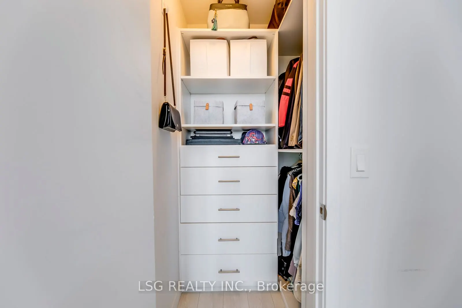 8 Eglinton Avenue E, #5205