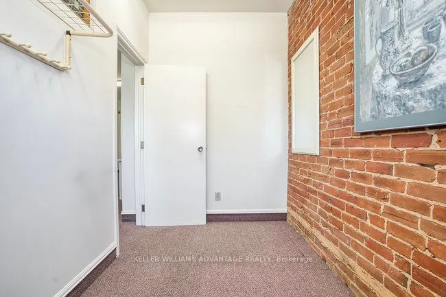 157 Gerrard Street E