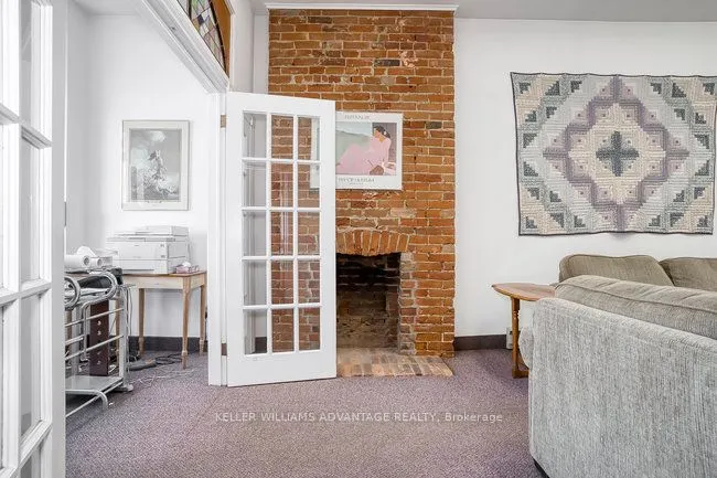 157 Gerrard Street E