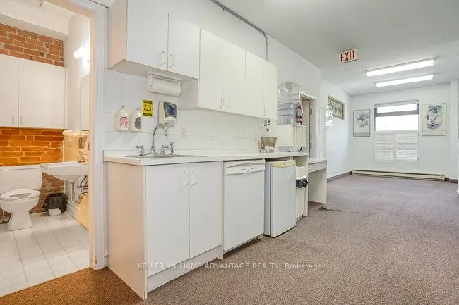 157 Gerrard Street E