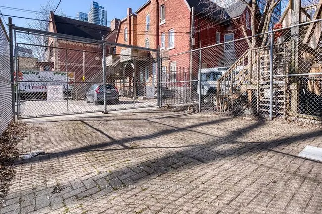157 Gerrard Street E